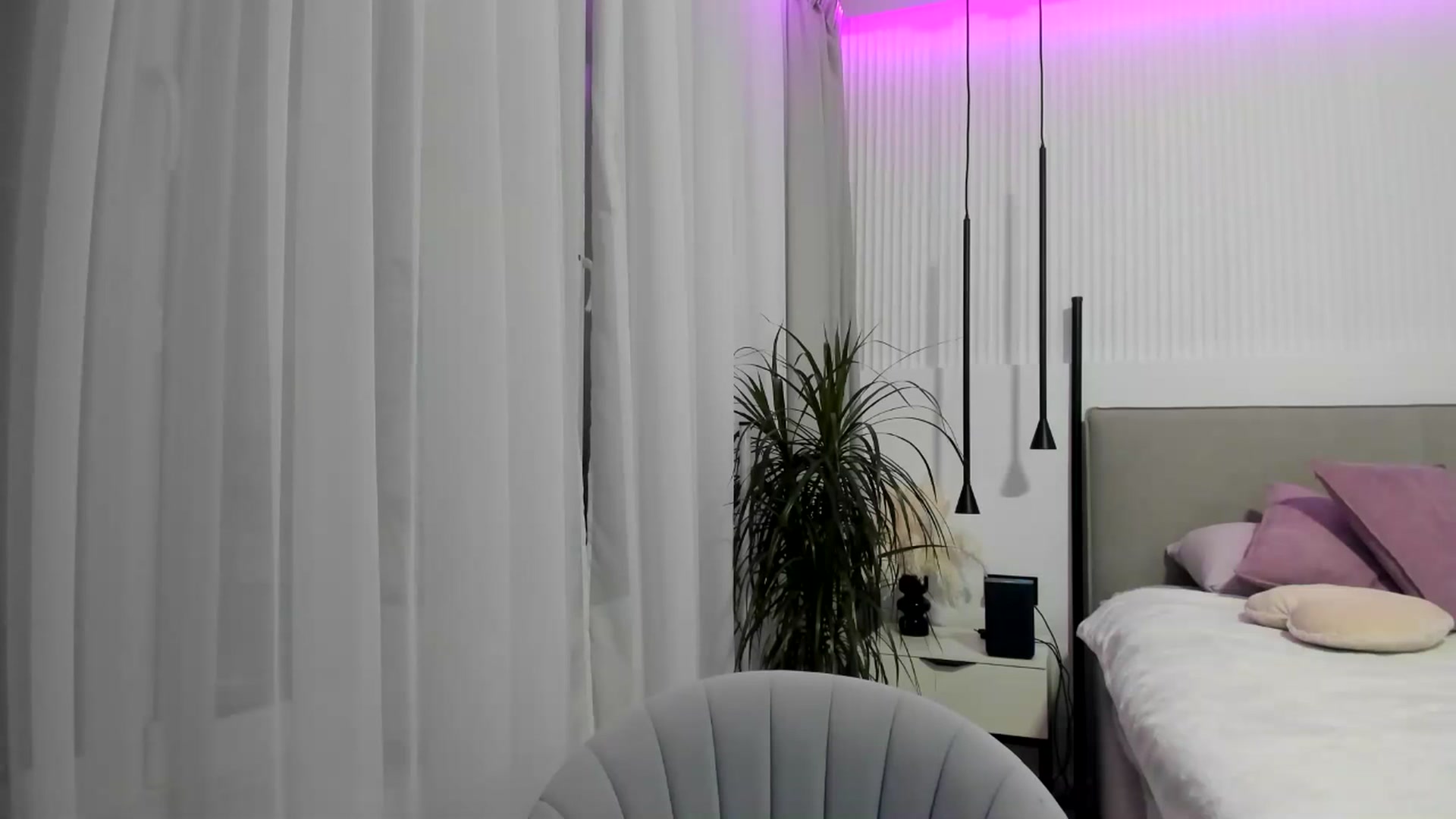 Gallery image thumbnail from JuicyCat's myfreecams stream on, 11/28/2024, 21:21 image 15 of 20
