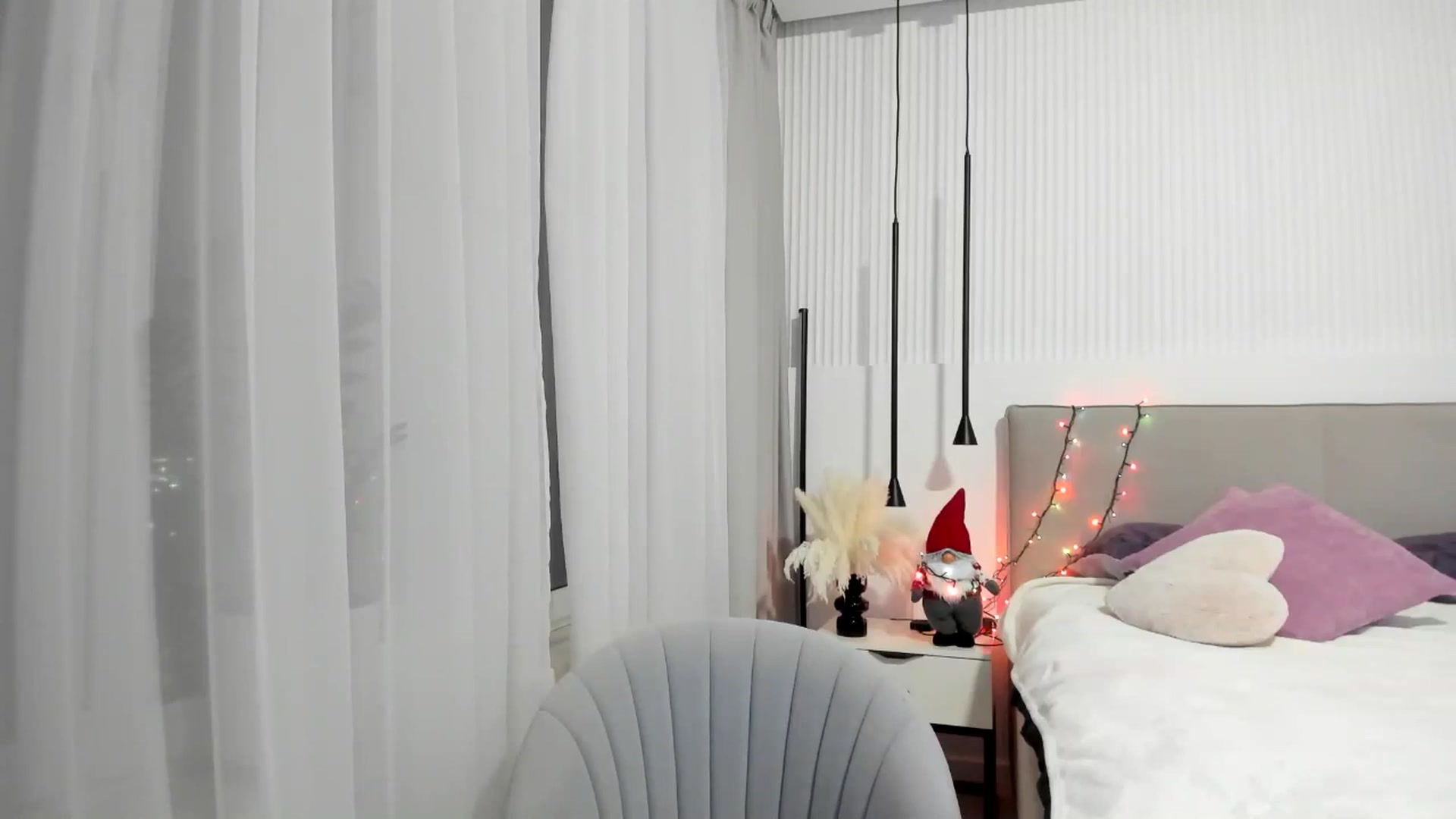Gallery image thumbnail from JuicyCat's myfreecams stream on, 12/06/2024, 18:27 image 15 of 20