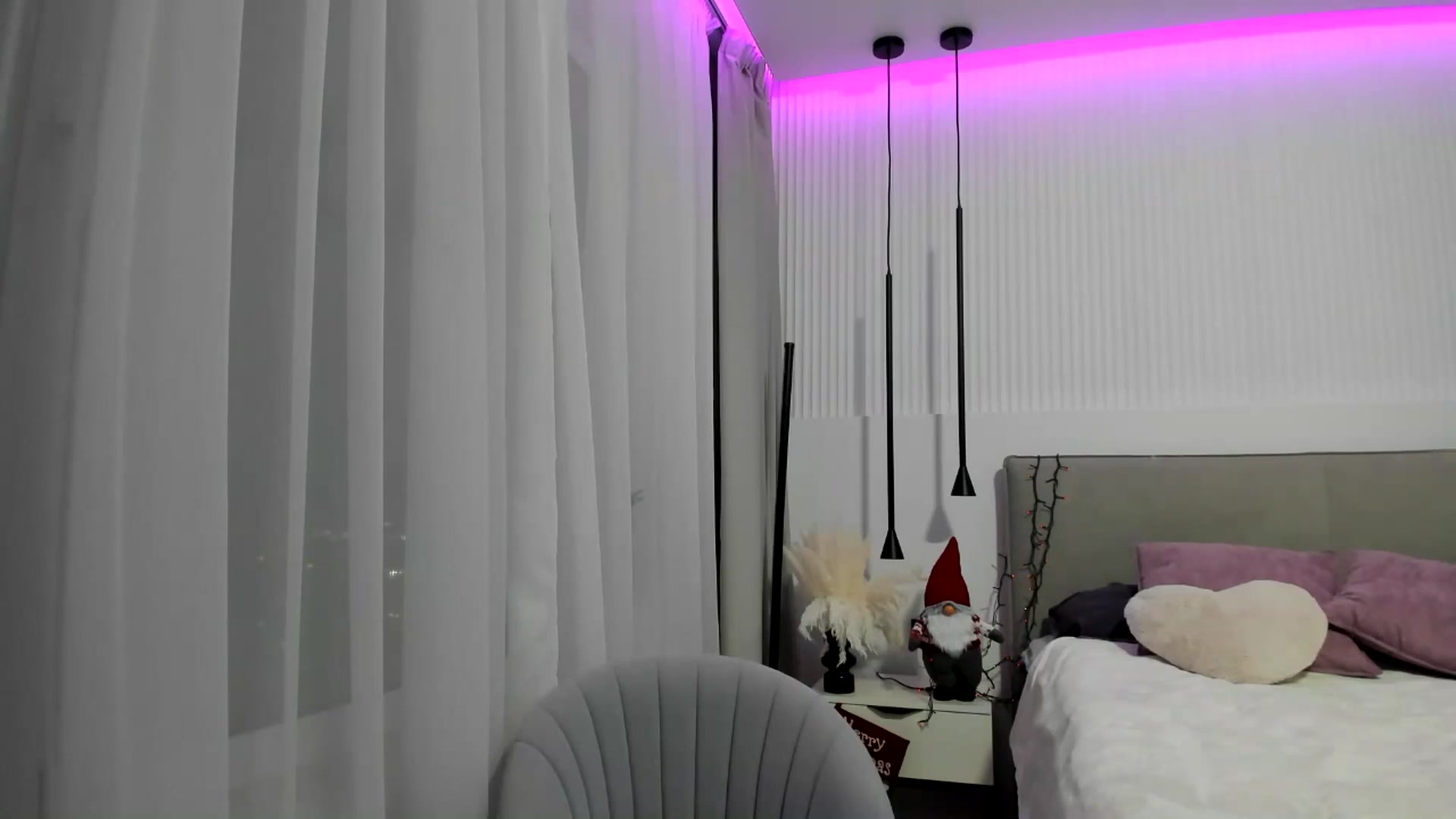 Gallery image thumbnail from JuicyCat's myfreecams stream on, 12/13/2024, 22:05 image 17 of 20