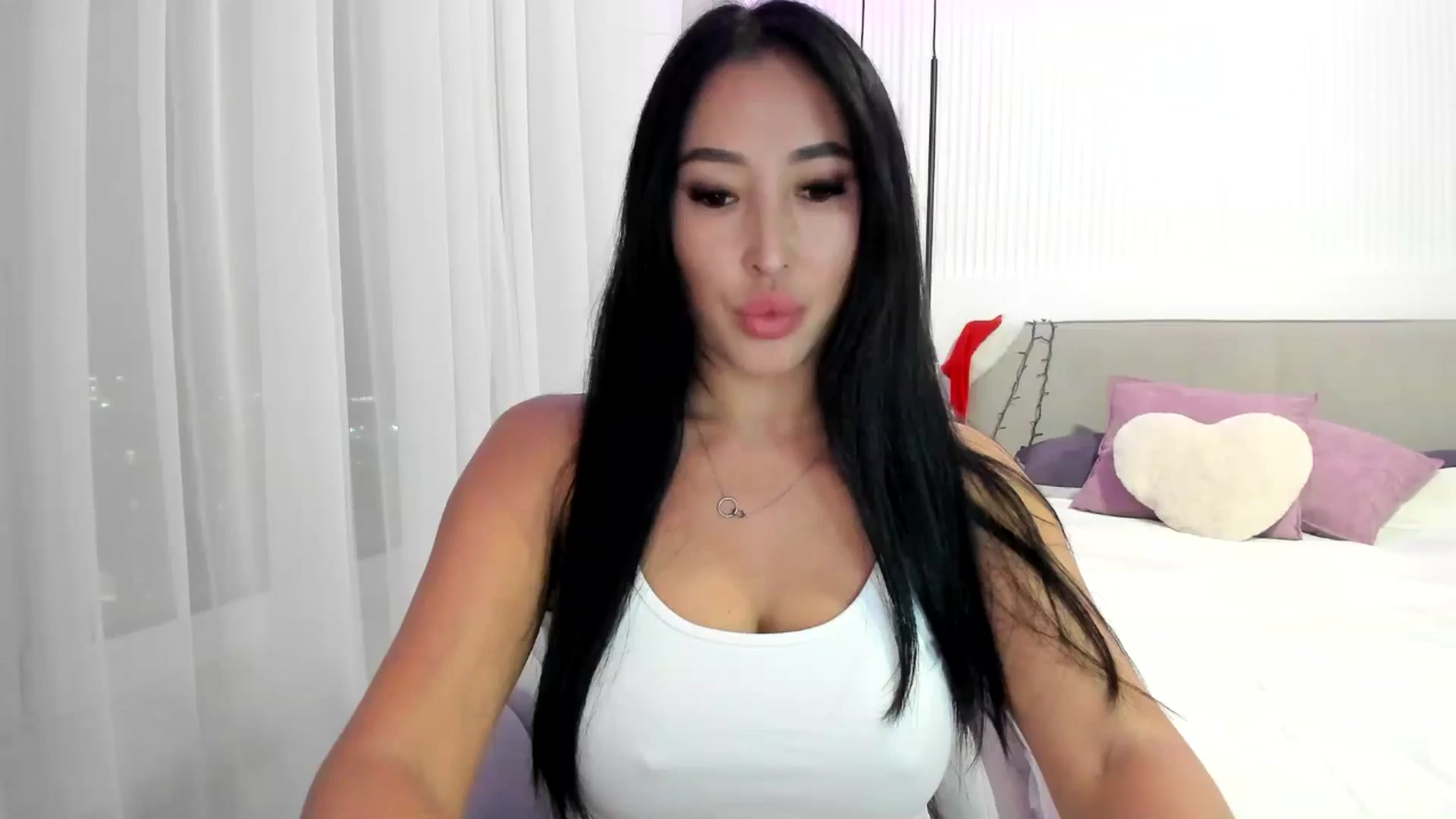 Gallery image thumbnail from JuicyCat's myfreecams stream on, 12/17/2024, 17:53 image 1 of 20