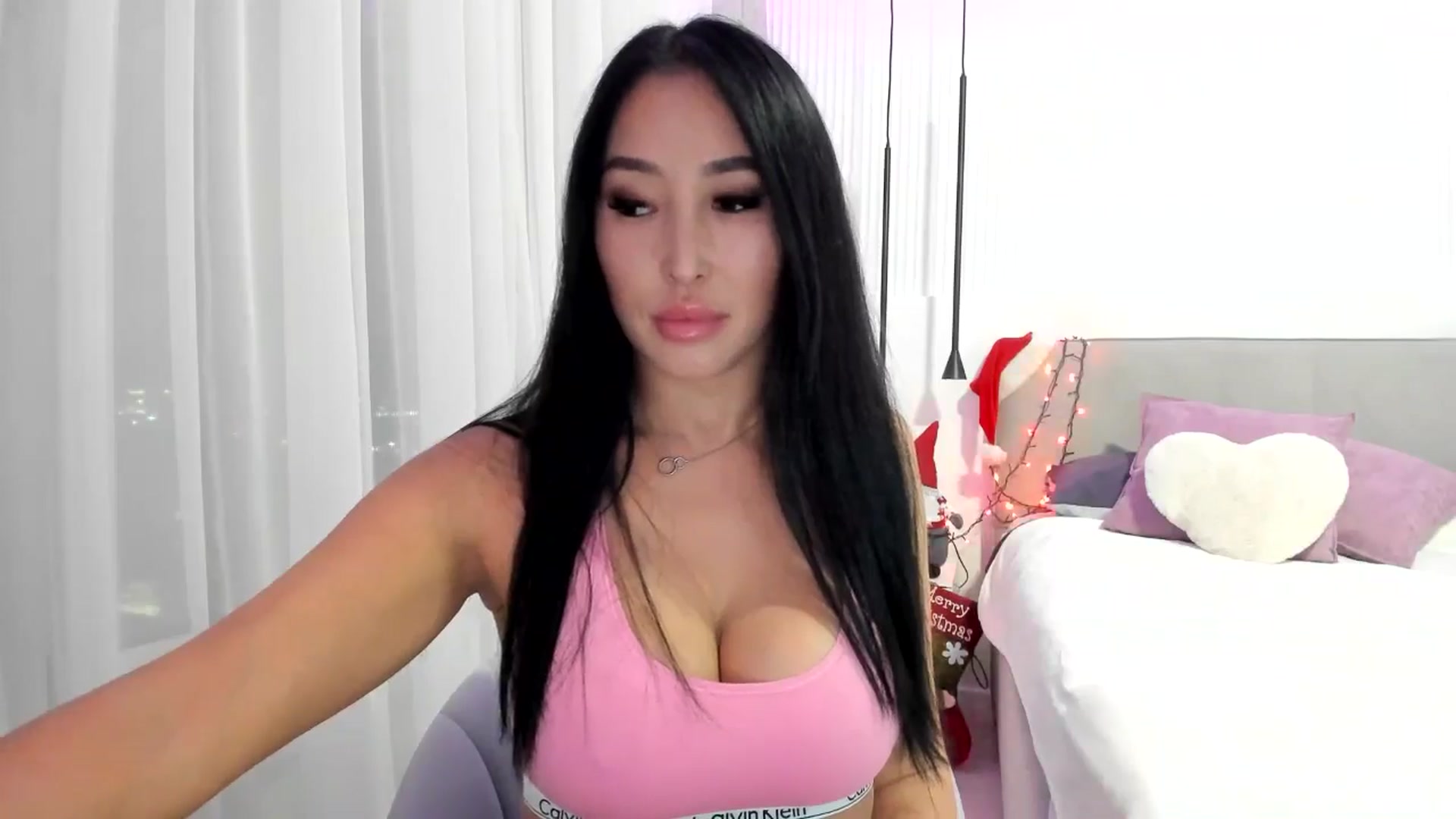 Gallery image thumbnail from JuicyCat's myfreecams stream on, 12/17/2024, 19:05 image 15 of 20