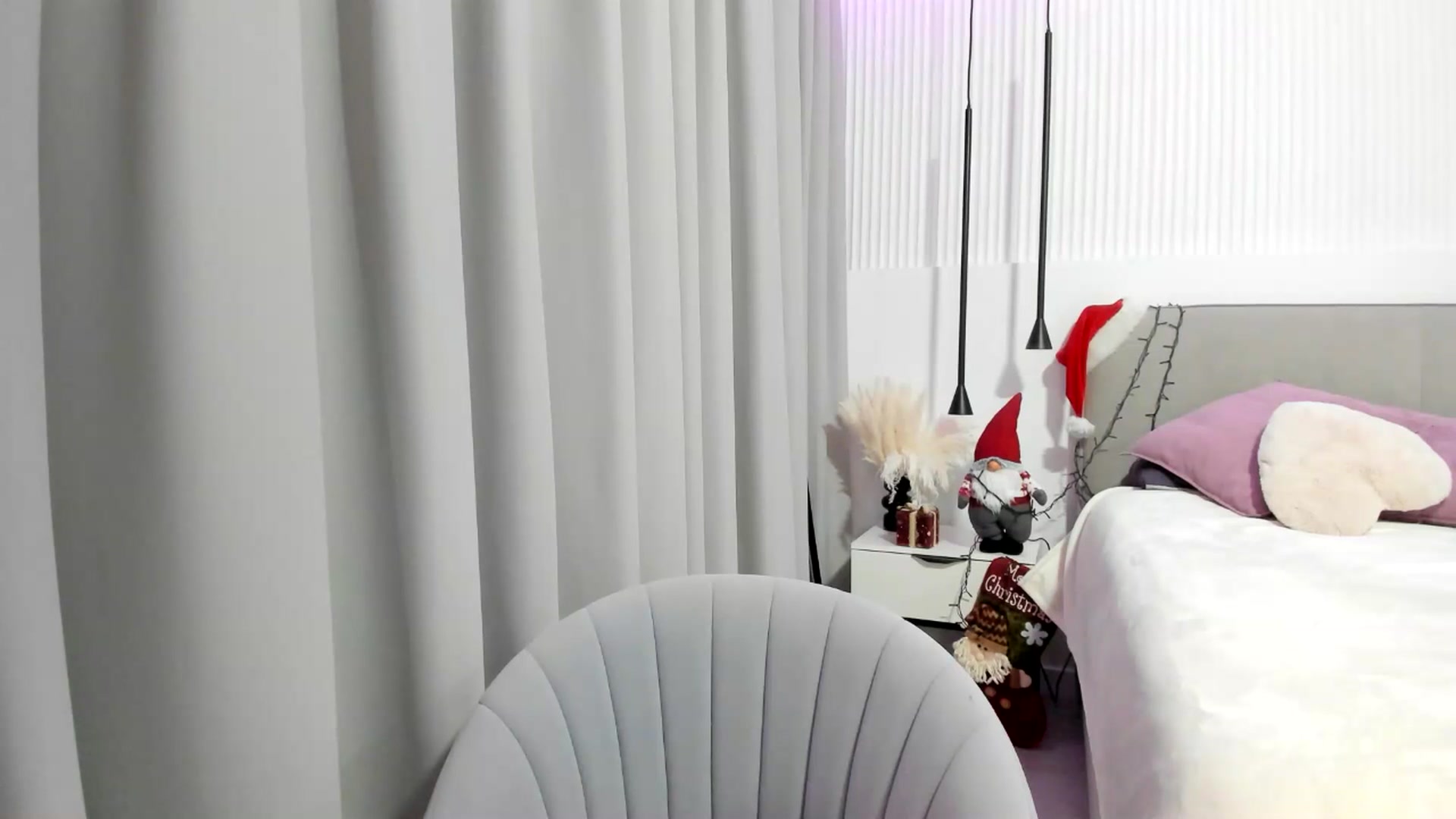 Gallery image thumbnail from JuicyCat's myfreecams stream on, 12/19/2024, 19:08 image 20 of 20