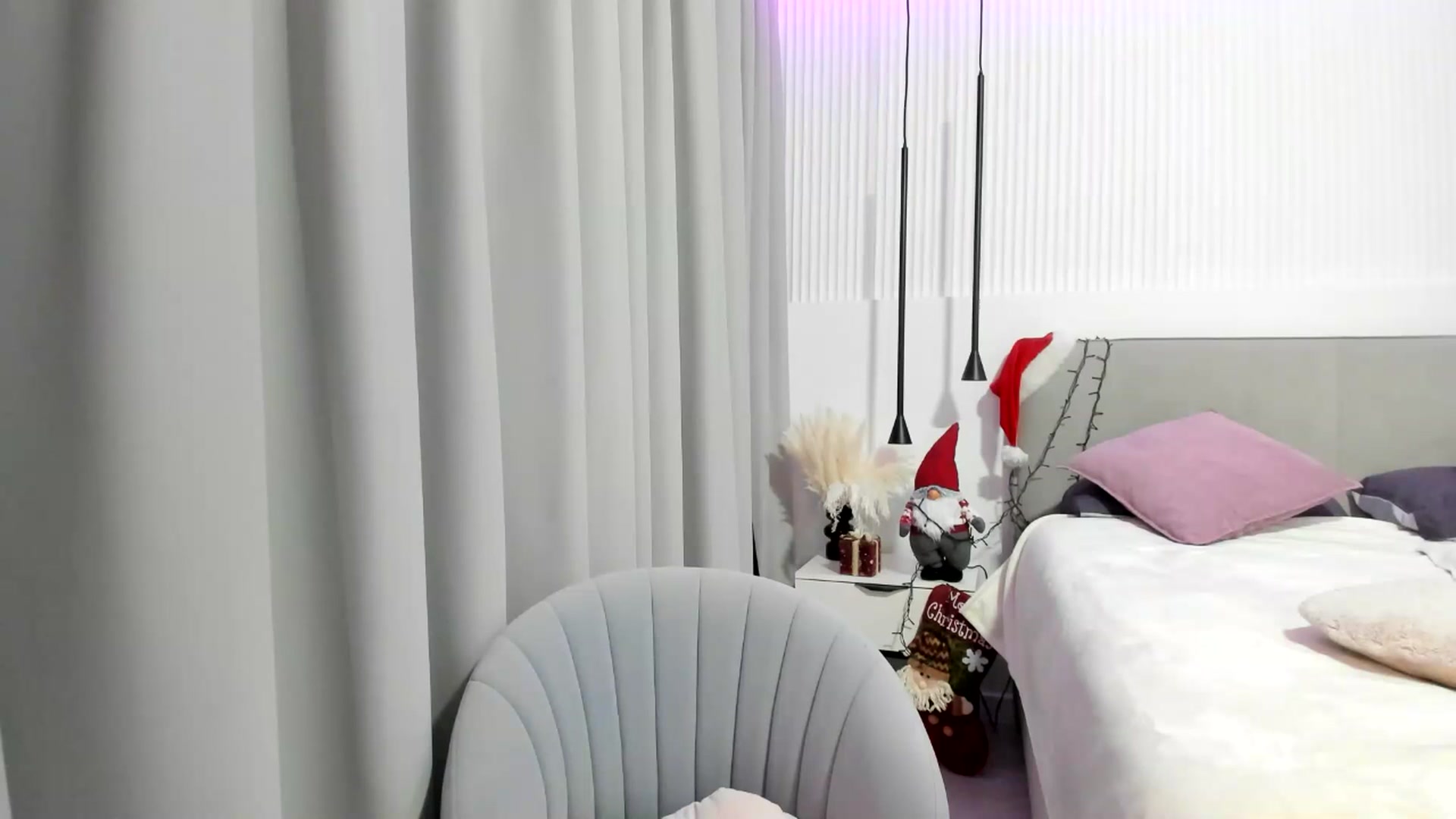 Gallery image thumbnail from JuicyCat's myfreecams stream on, 12/19/2024, 19:48 image 4 of 20