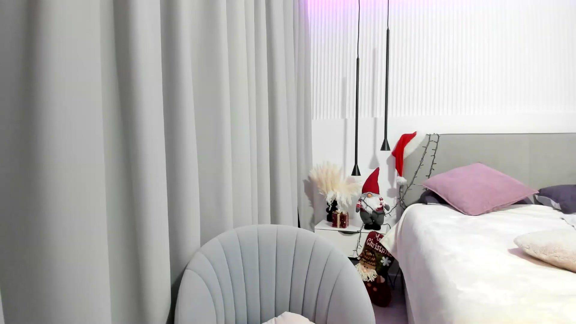 Gallery image thumbnail from JuicyCat's myfreecams stream on, 12/19/2024, 19:48 image 3 of 20