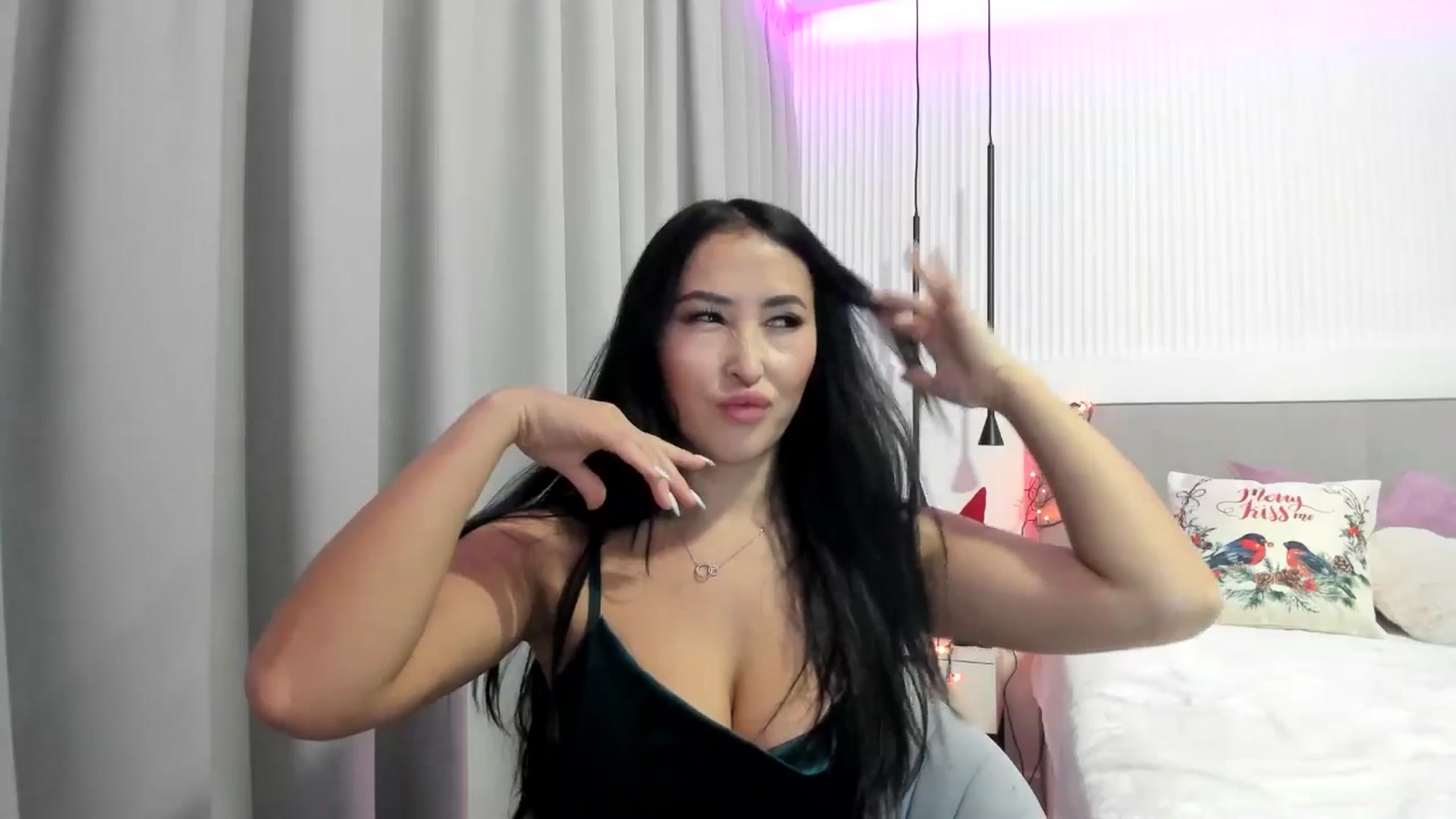 Gallery image thumbnail from JuicyCat's myfreecams stream on, 12/22/2024, 24:11 image 12 of 20