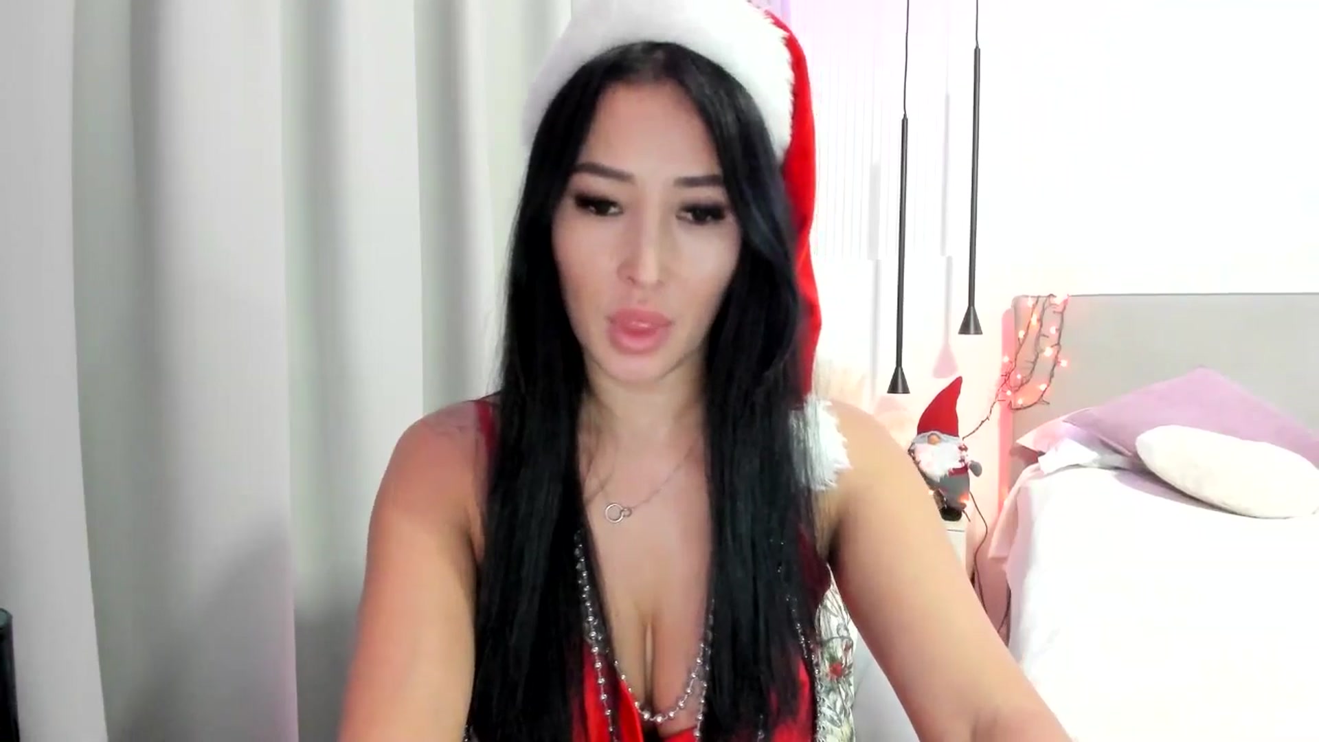 Gallery image thumbnail from JuicyCat's myfreecams stream on, 12/22/2024, 23:11 image 7 of 20