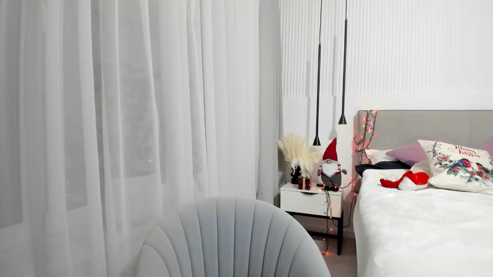 Gallery image thumbnail from JuicyCat's myfreecams stream on, 12/24/2024, 19:18 image 3 of 20