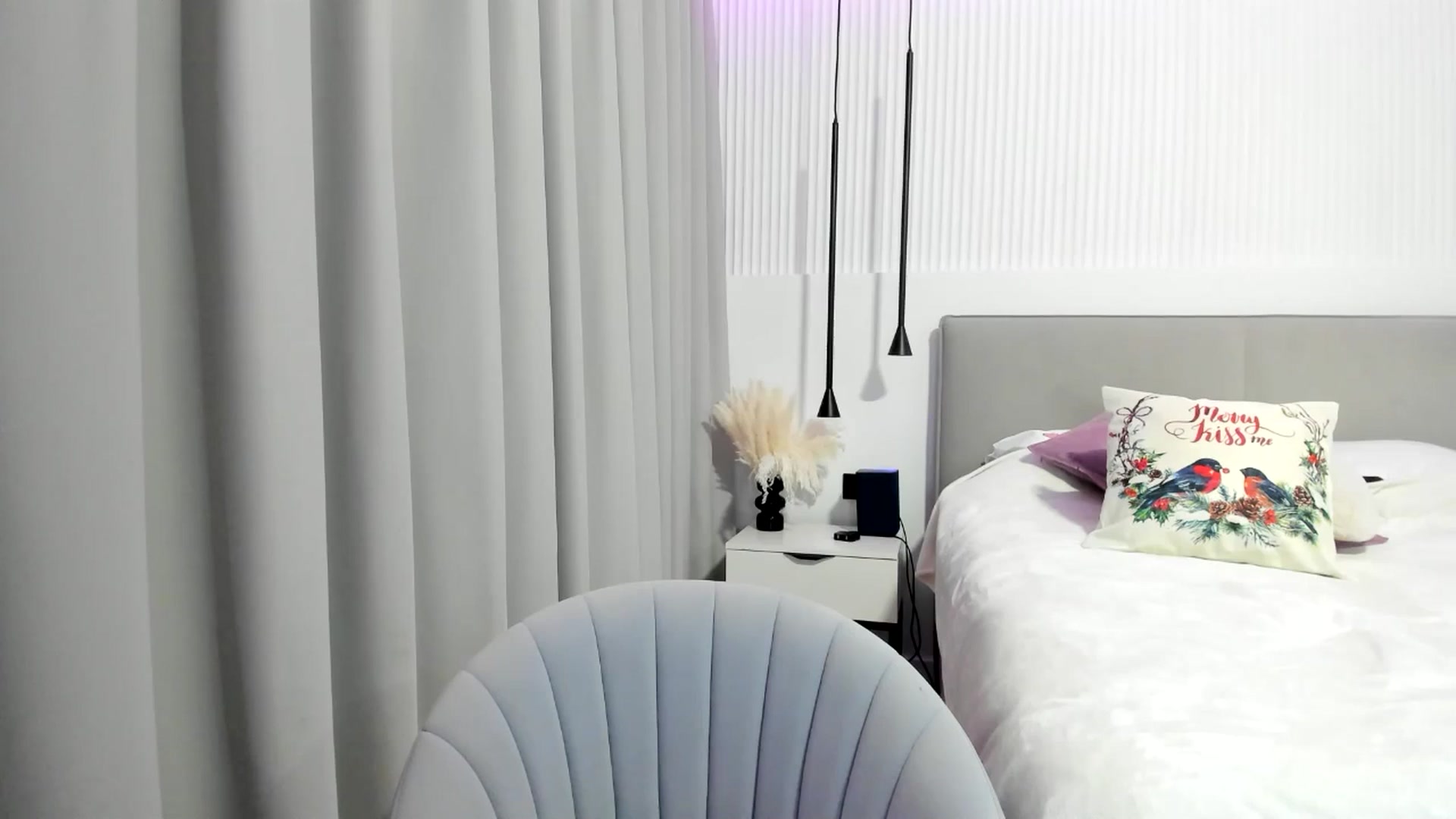 Gallery image thumbnail from JuicyCat's myfreecams stream on, 12/28/2024, 18:16 image 19 of 20