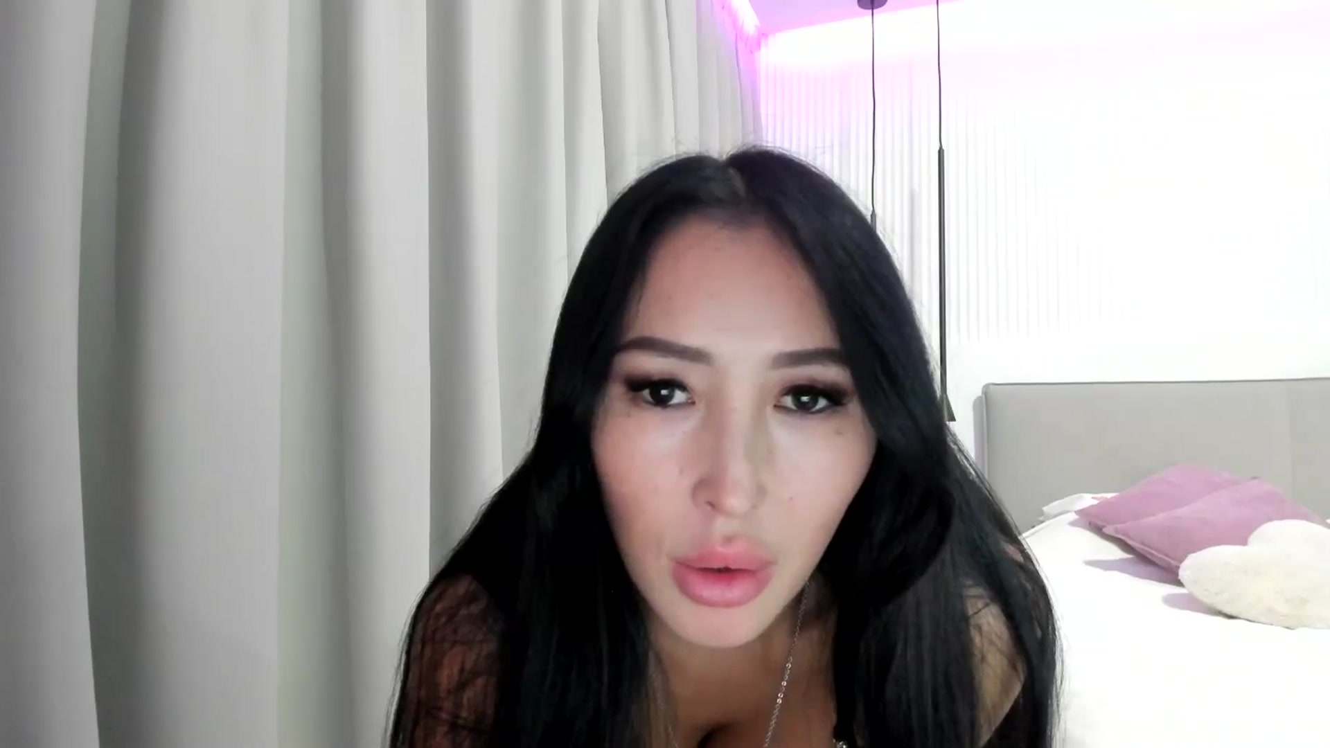 Gallery image thumbnail from JuicyCat's myfreecams stream on, 12/28/2024, 20:22 image 10 of 20