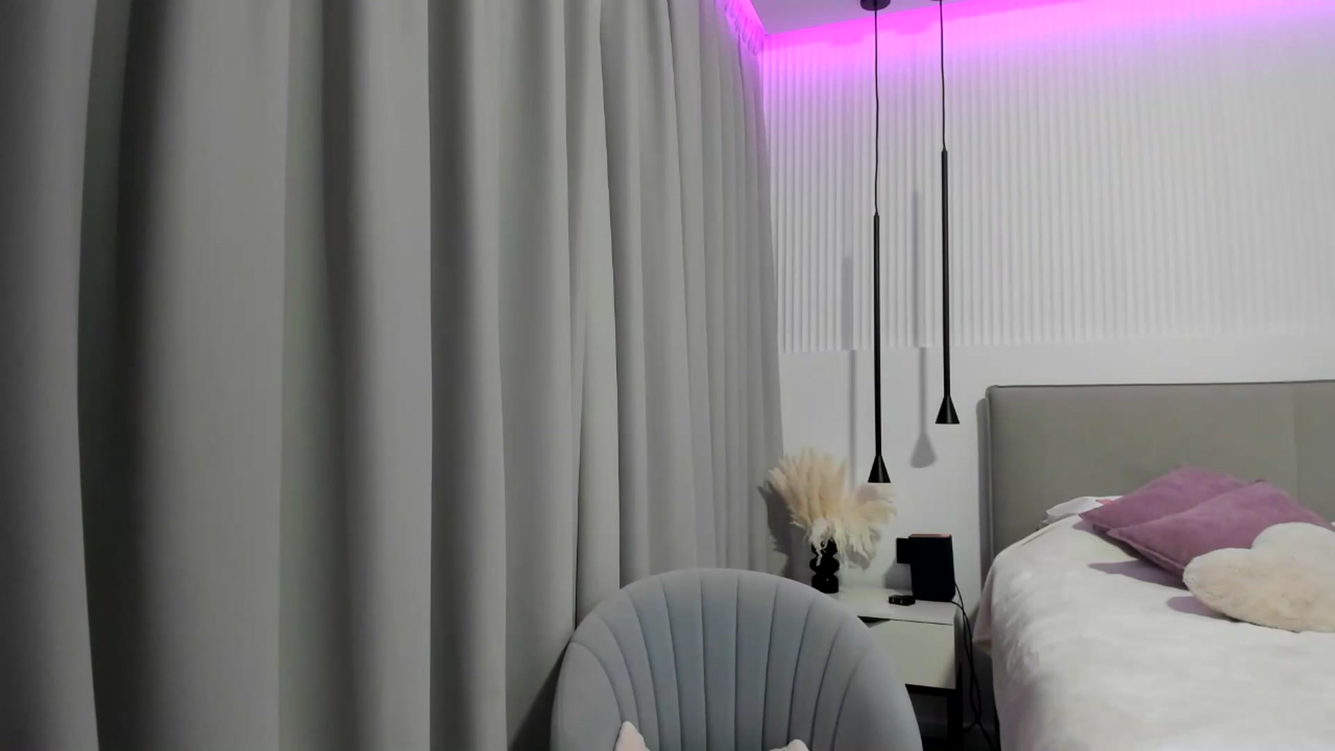 Gallery image thumbnail from JuicyCat's myfreecams stream on, 12/28/2024, 20:22 image 15 of 20