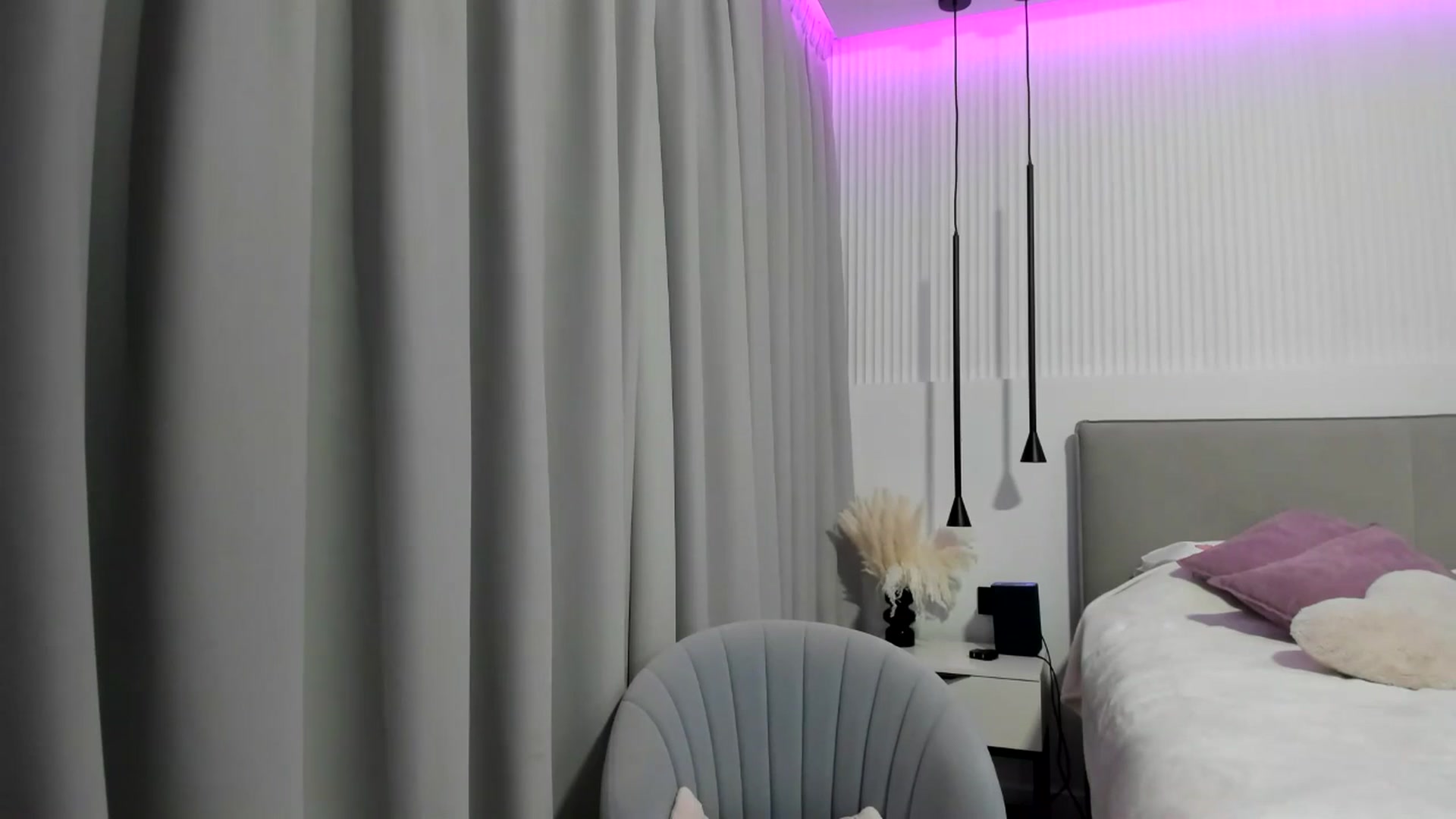 Gallery image thumbnail from JuicyCat's myfreecams stream on, 12/28/2024, 20:22 image 13 of 20