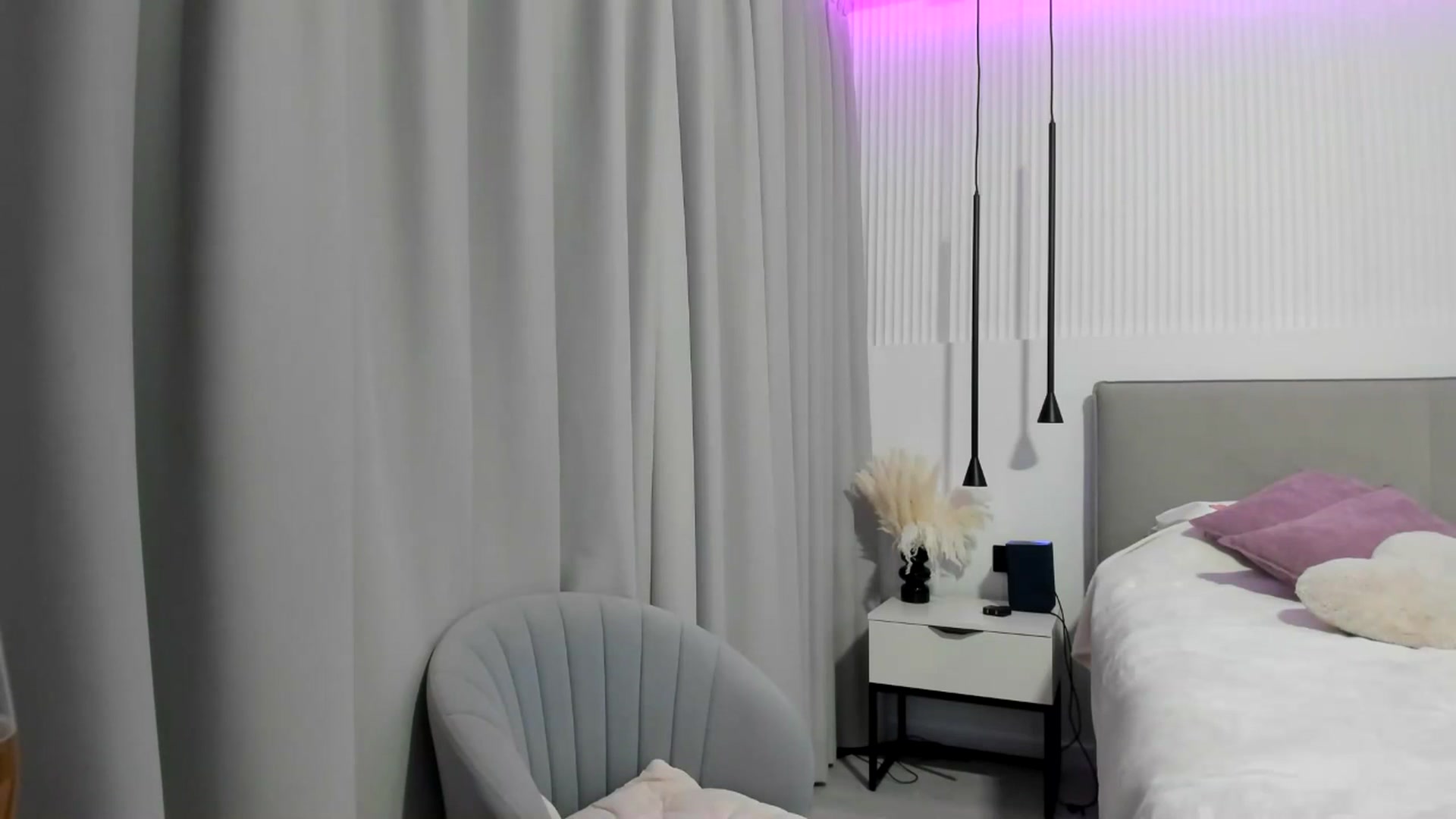 Gallery image thumbnail from JuicyCat's myfreecams stream on, 12/28/2024, 20:40 image 10 of 20