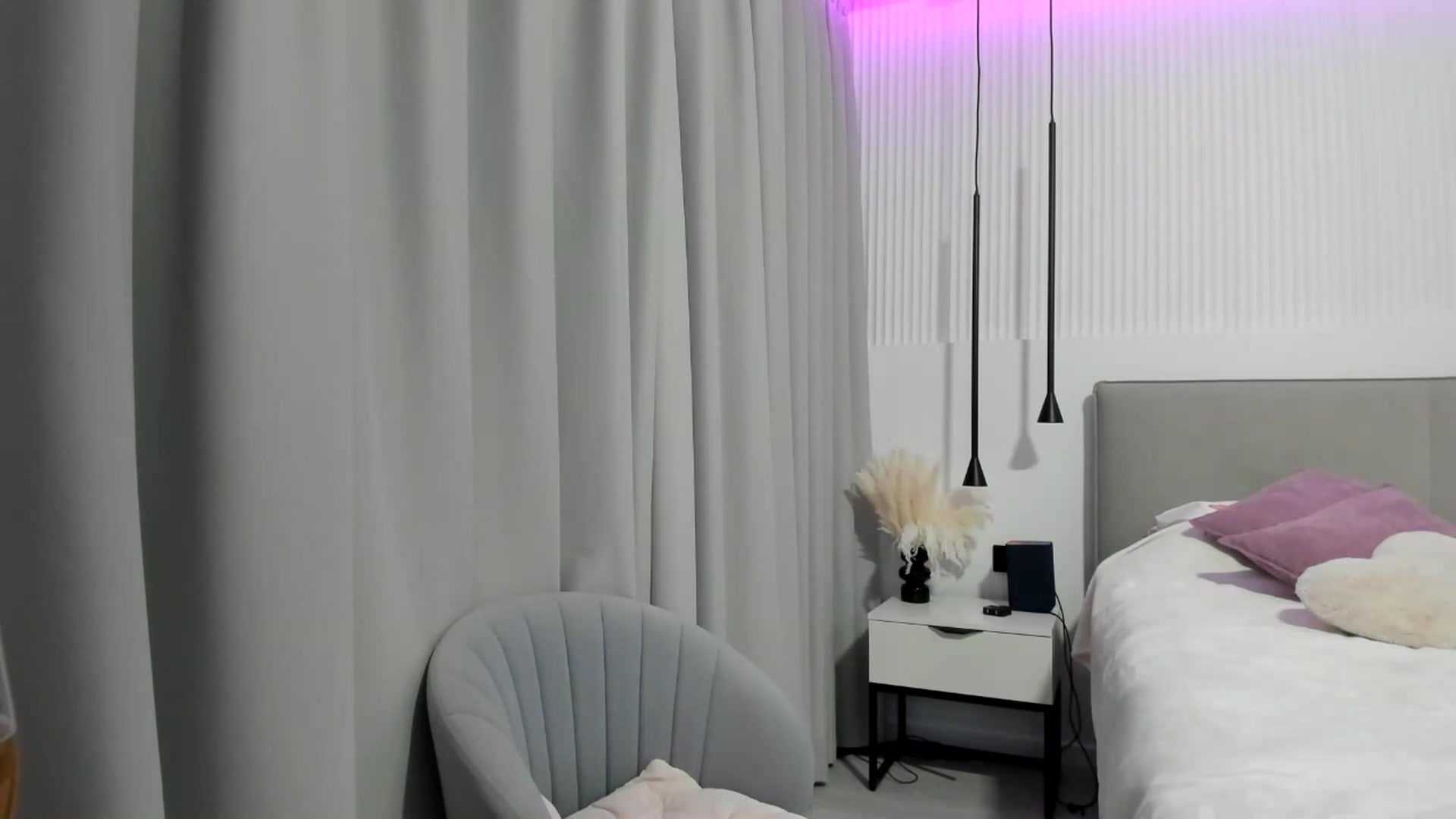 Gallery image thumbnail from JuicyCat's myfreecams stream on, 12/28/2024, 20:40 image 9 of 20