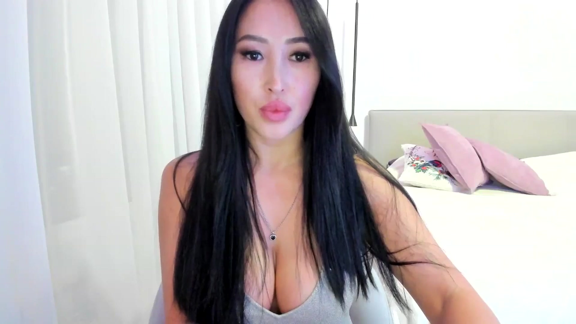 Gallery image thumbnail from JuicyCat's myfreecams stream on, 01/04/2025, 17:22 image 12 of 20