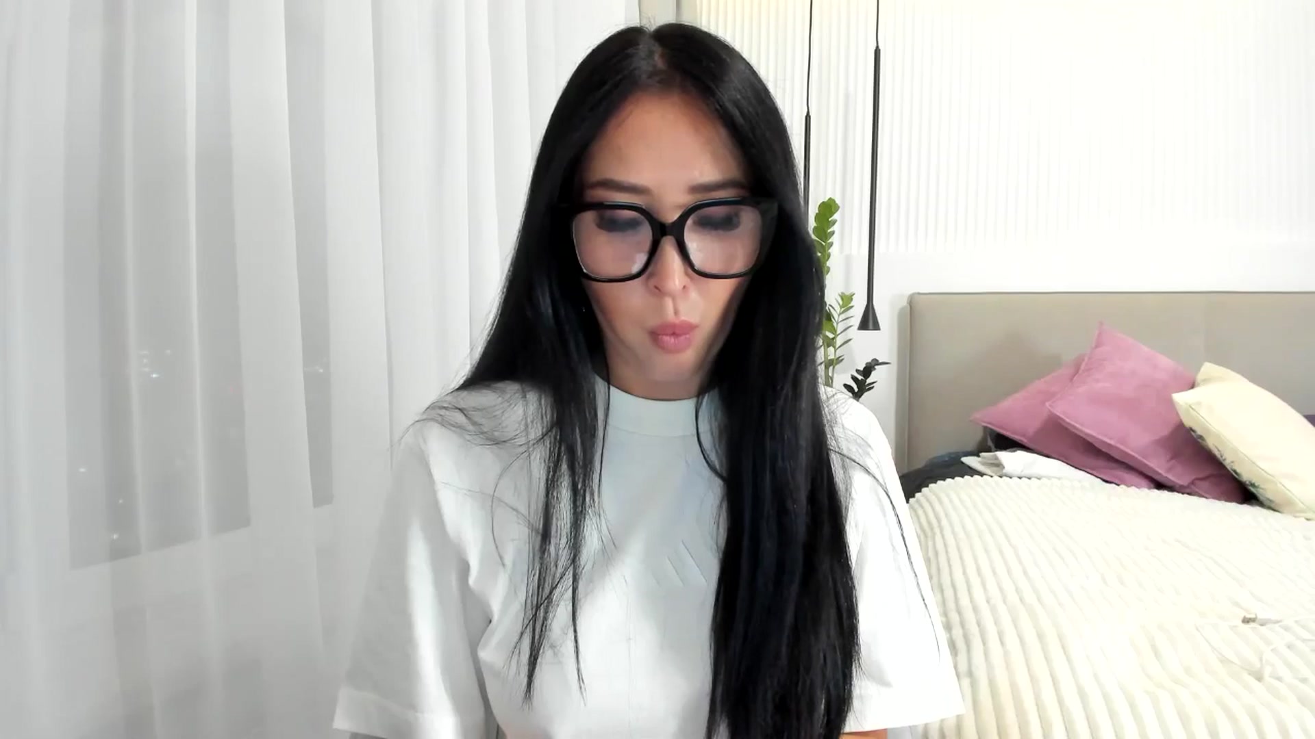Gallery image thumbnail from JuicyCat's myfreecams stream on, 01/15/2025, 20:21 image 4 of 20