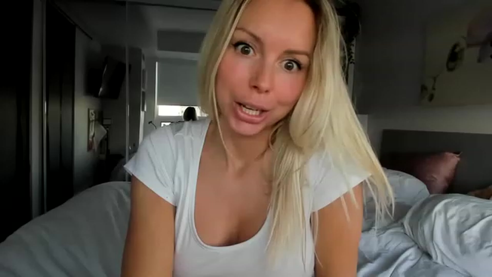 Gallery image thumbnail from JuicyJaimee's myfreecams stream on, 11/21/2022, 20:52 image 8 of 20