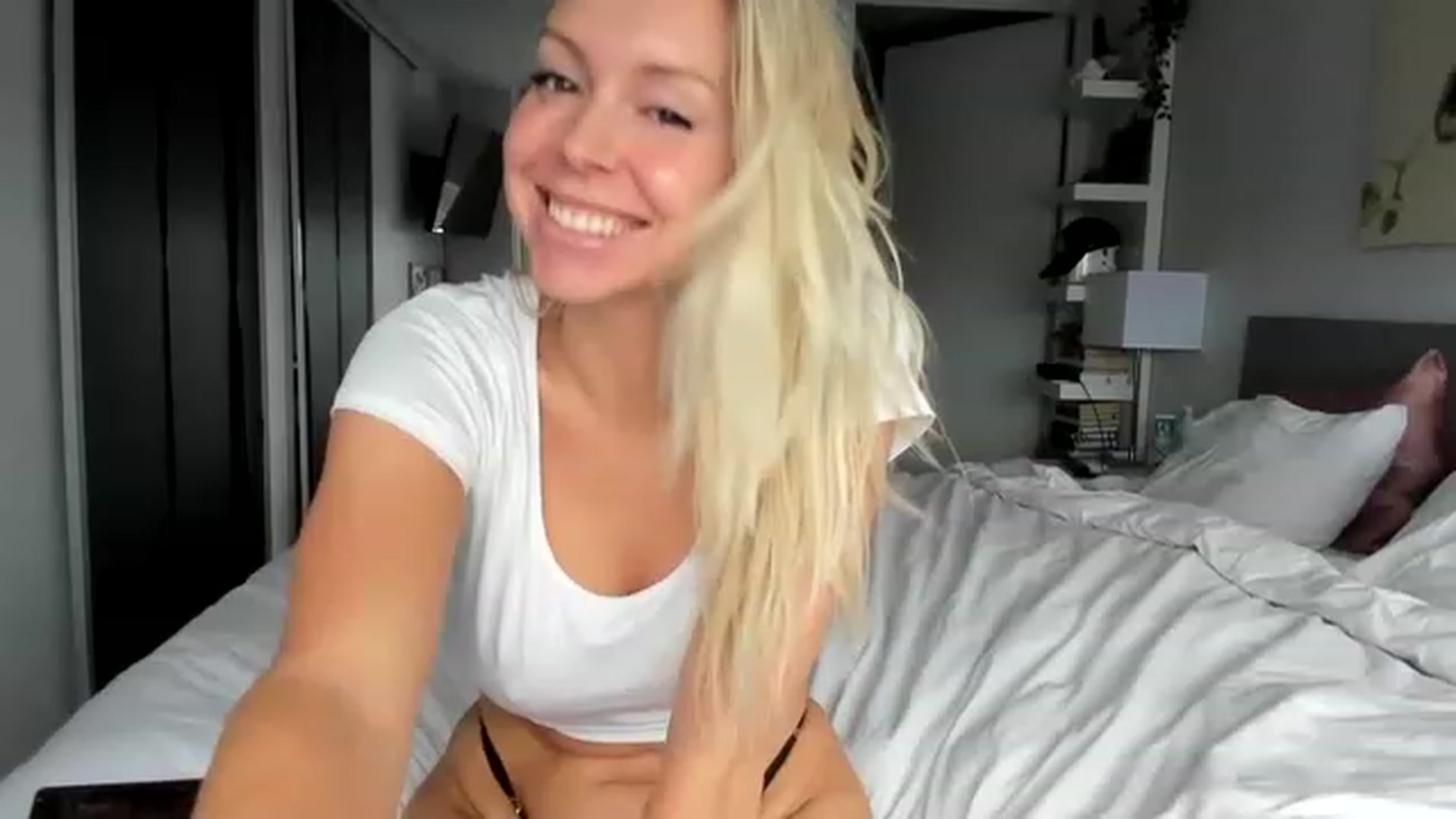 Gallery image thumbnail from JuicyJaimee's myfreecams stream on, 11/28/2022, 20:00 image 13 of 20