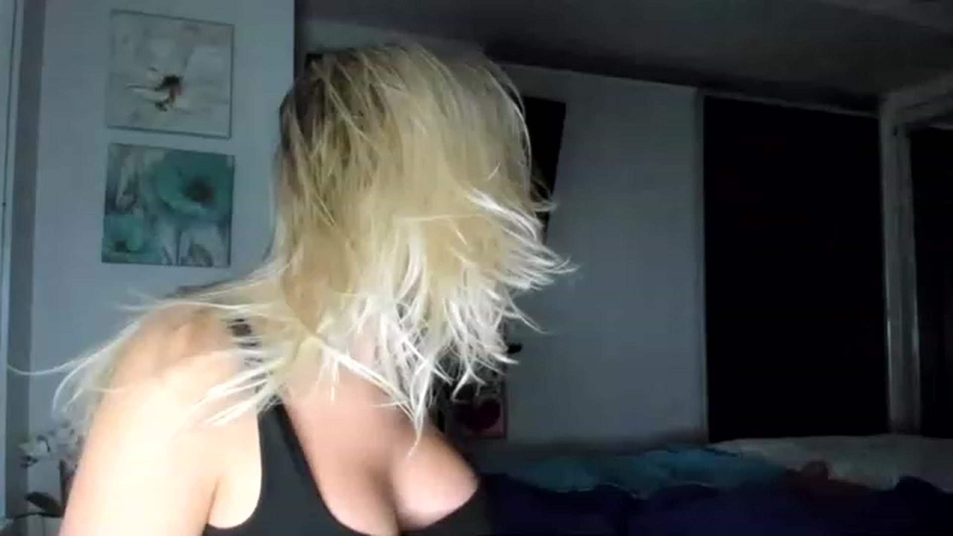 Gallery image thumbnail from JuicyJaimee's myfreecams stream on, 12/19/2022, 22:03 image 13 of 20