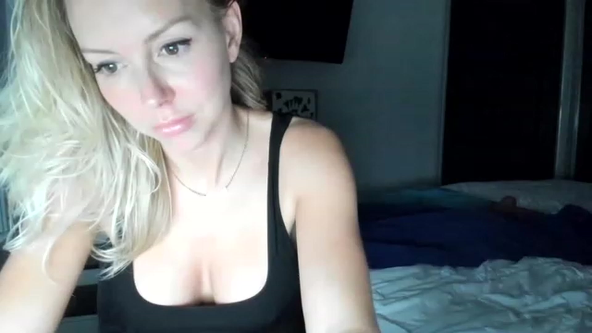 Gallery image thumbnail from JuicyJaimee's myfreecams stream on, 12/19/2022, 22:03 image 9 of 20