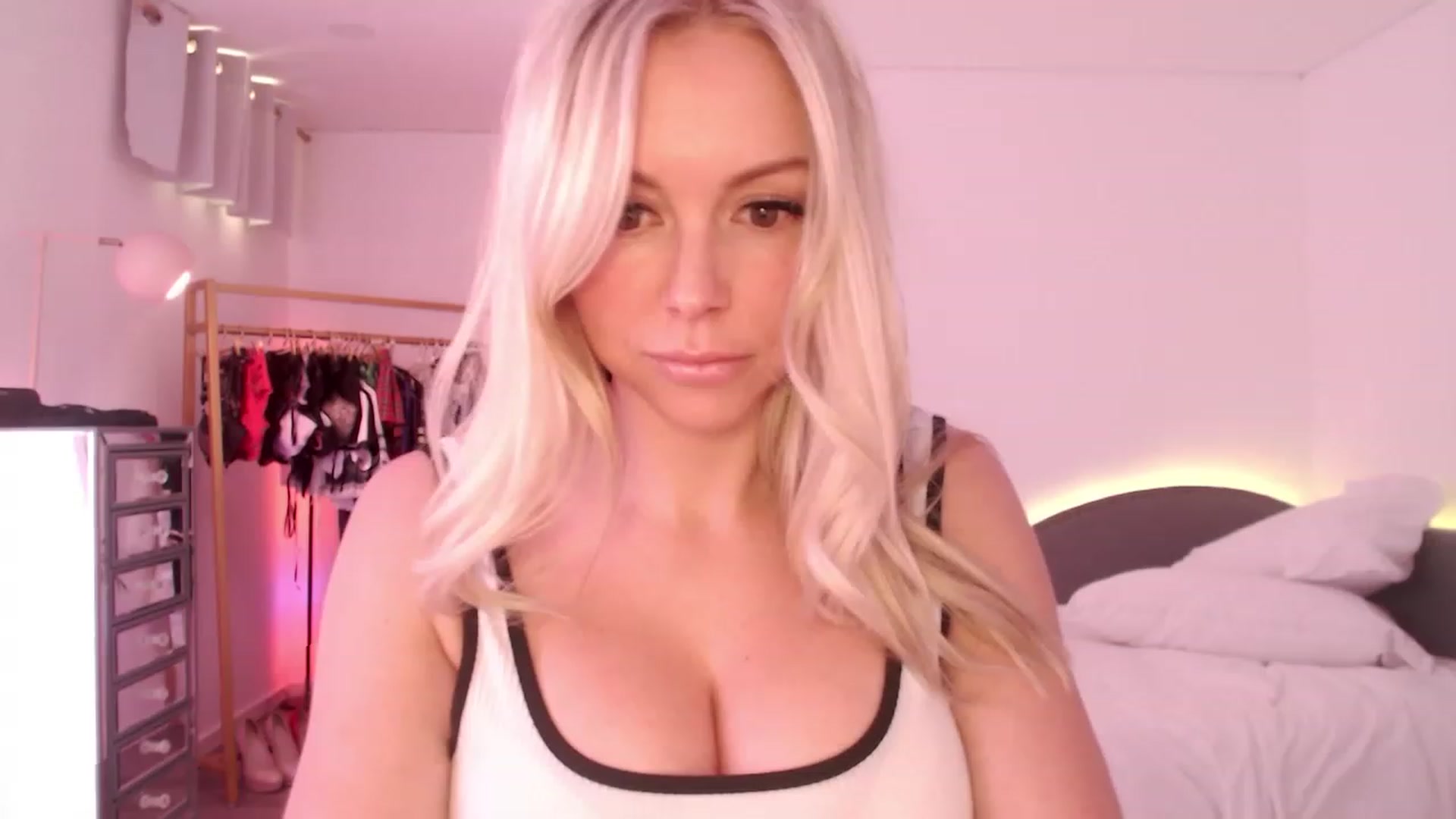 Gallery image thumbnail from JuicyJaimee's myfreecams stream on, 02/23/2023, 18:52 image 16 of 20