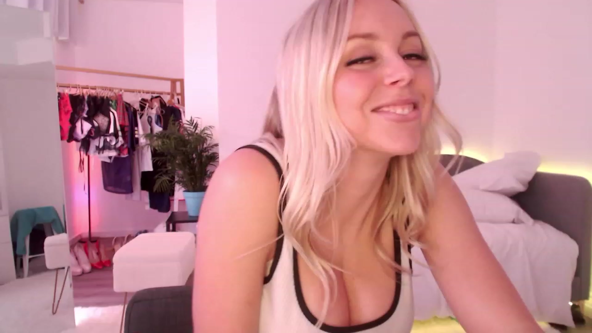 Gallery image thumbnail from JuicyJaimee's myfreecams stream on, 02/23/2023, 20:08 image 8 of 20