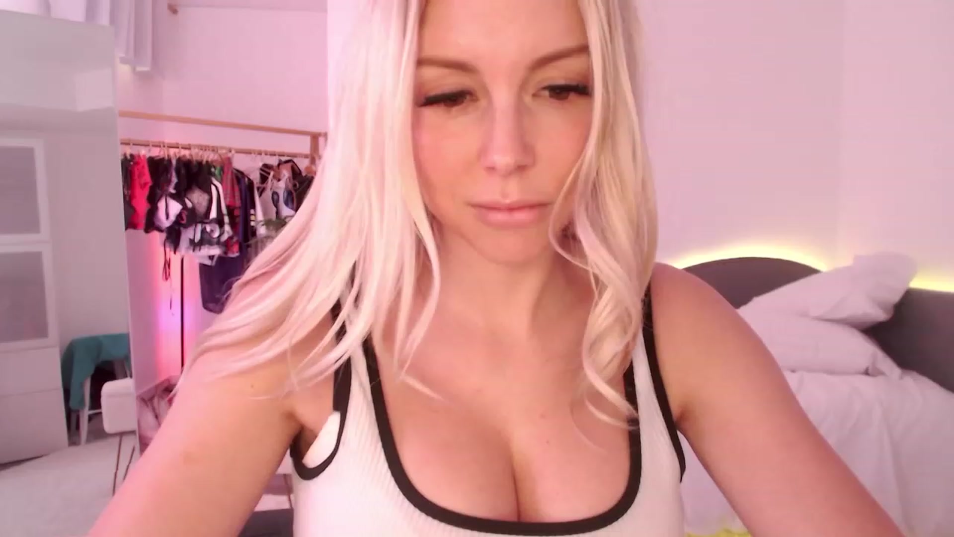 Gallery image thumbnail from JuicyJaimee's myfreecams stream on, 02/23/2023, 20:08 image 6 of 20