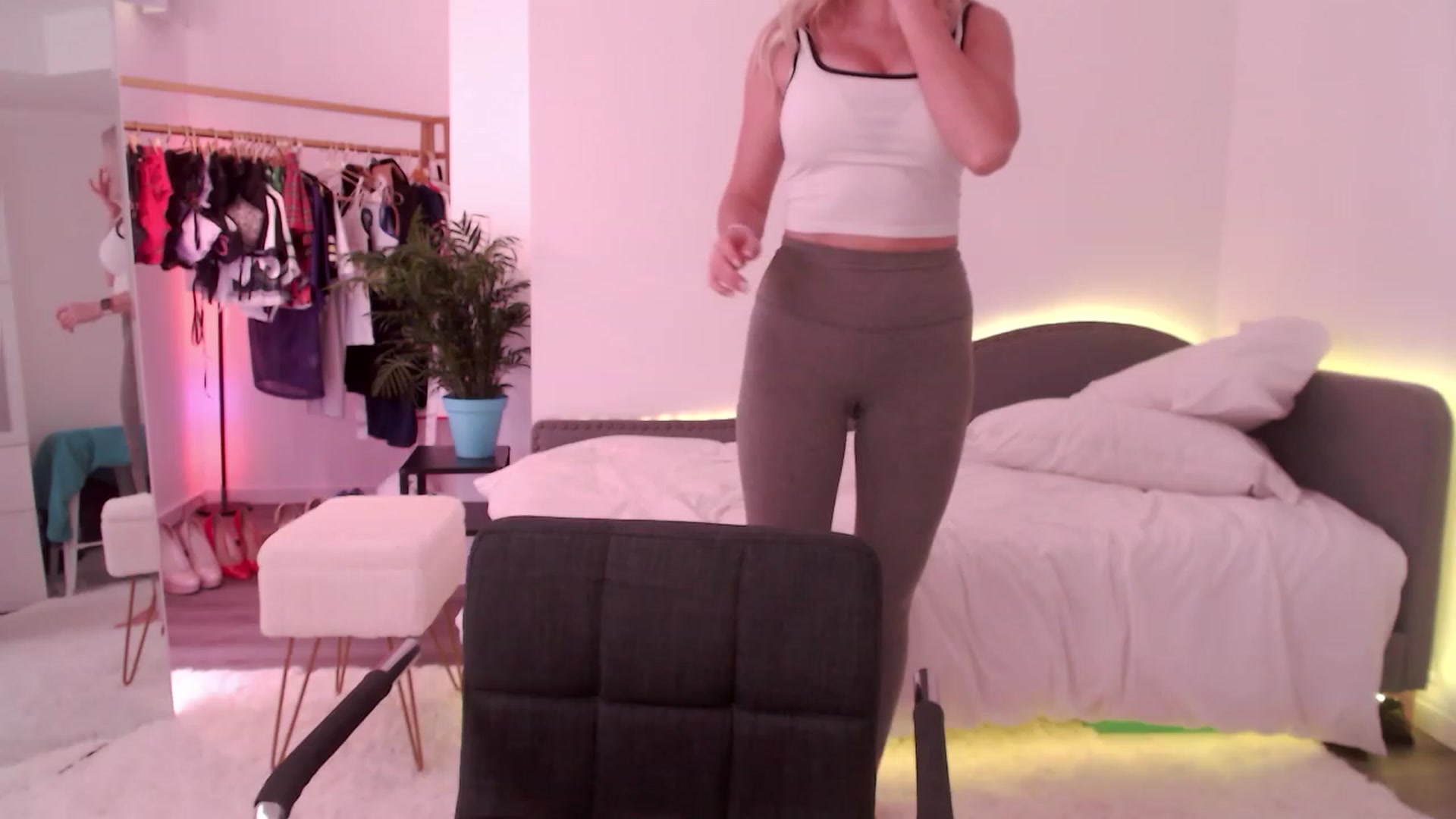 Gallery image thumbnail from JuicyJaimee's myfreecams stream on, 02/23/2023, 20:08 image 7 of 20