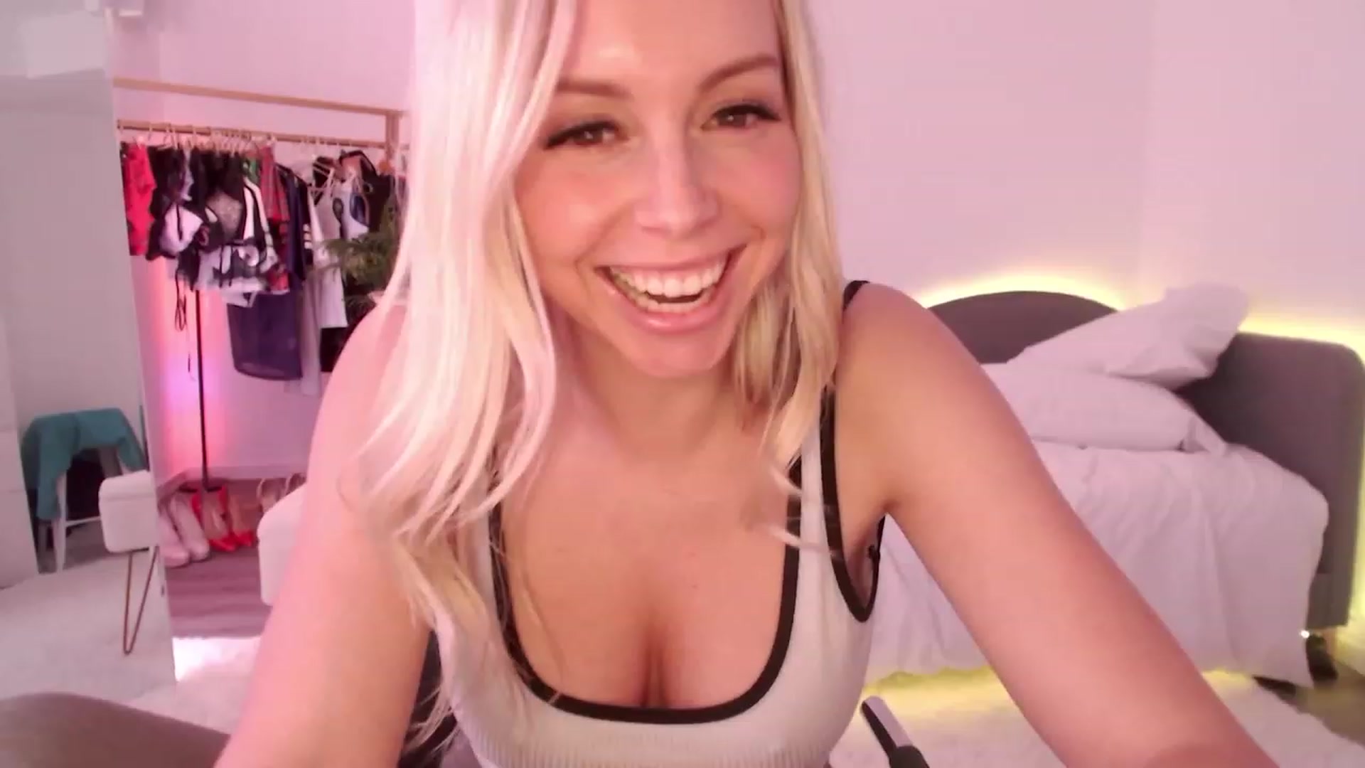 Gallery image thumbnail from JuicyJaimee's myfreecams stream on, 02/23/2023, 20:08 image 14 of 20