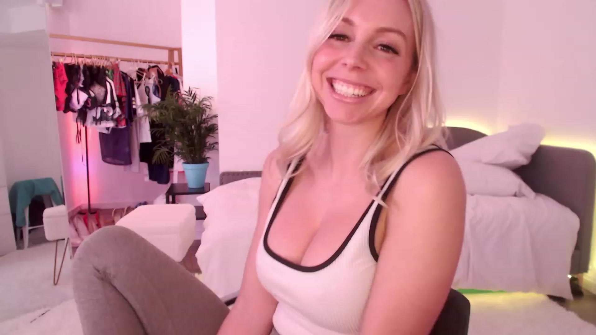 Gallery image thumbnail from JuicyJaimee's myfreecams stream on, 02/23/2023, 20:08 image 15 of 20