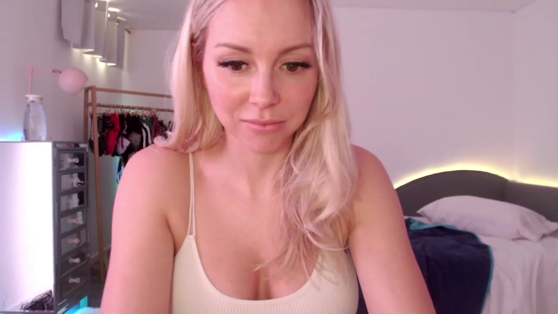 Gallery image thumbnail from JuicyJaimee's myfreecams stream on, 02/28/2023, 18:54 image 4 of 20