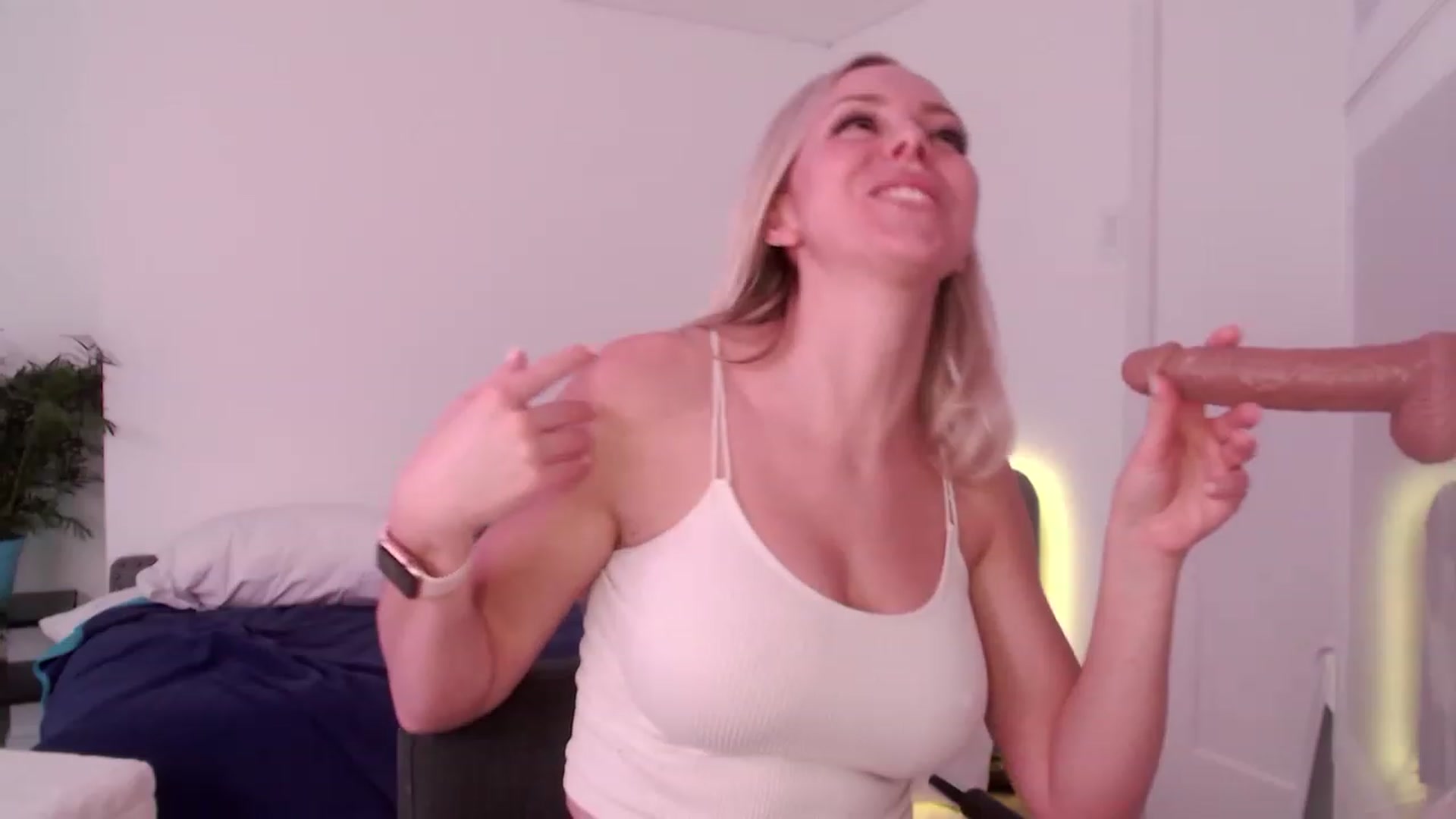 Gallery image thumbnail from JuicyJaimee's myfreecams stream on, 02/28/2023, 18:54 image 12 of 20