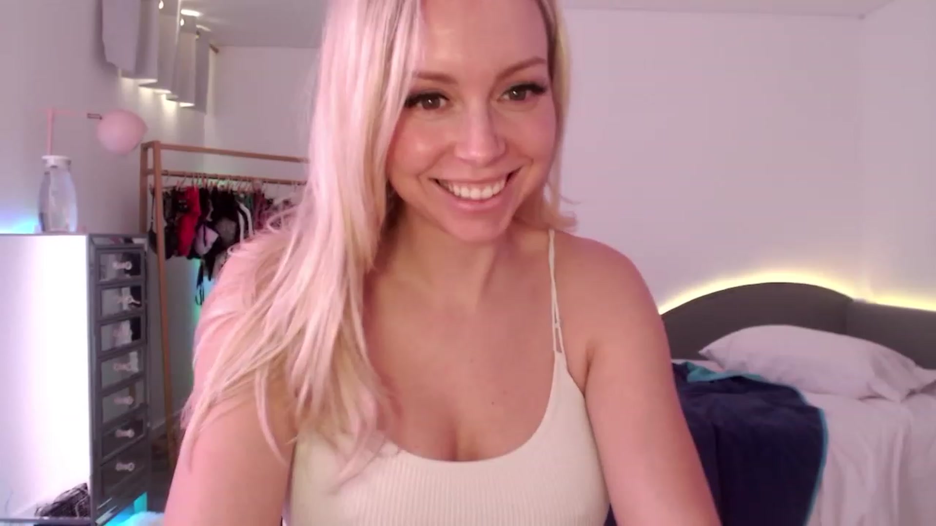 Gallery image thumbnail from JuicyJaimee's myfreecams stream on, 02/28/2023, 18:54 image 9 of 20