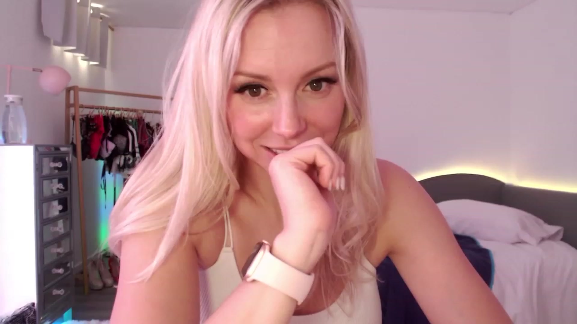 Gallery image thumbnail from JuicyJaimee's myfreecams stream on, 02/28/2023, 18:54 image 2 of 20