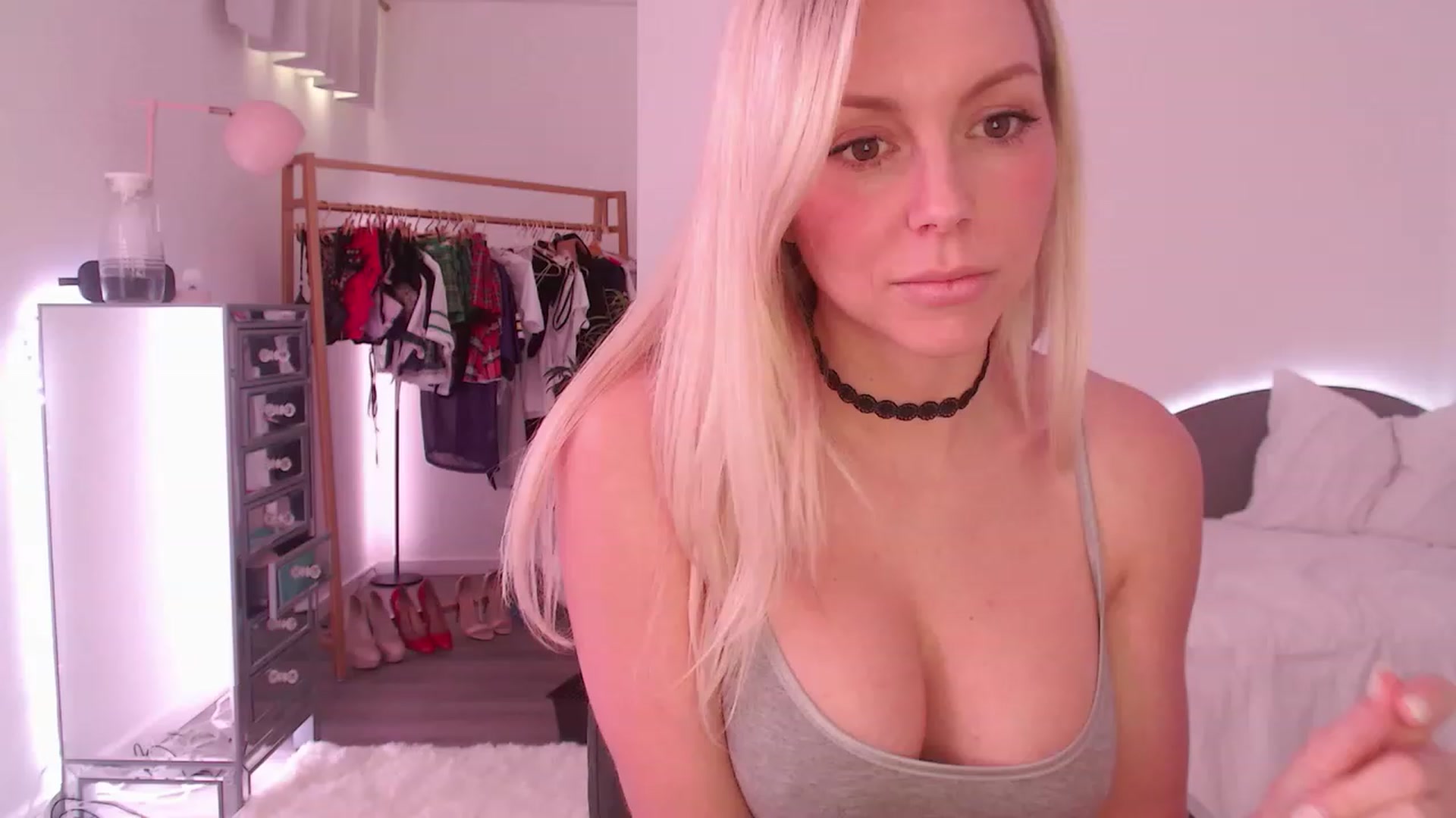 Gallery image thumbnail from JuicyJaimee's myfreecams stream on, 03/02/2023, 20:07 image 18 of 20