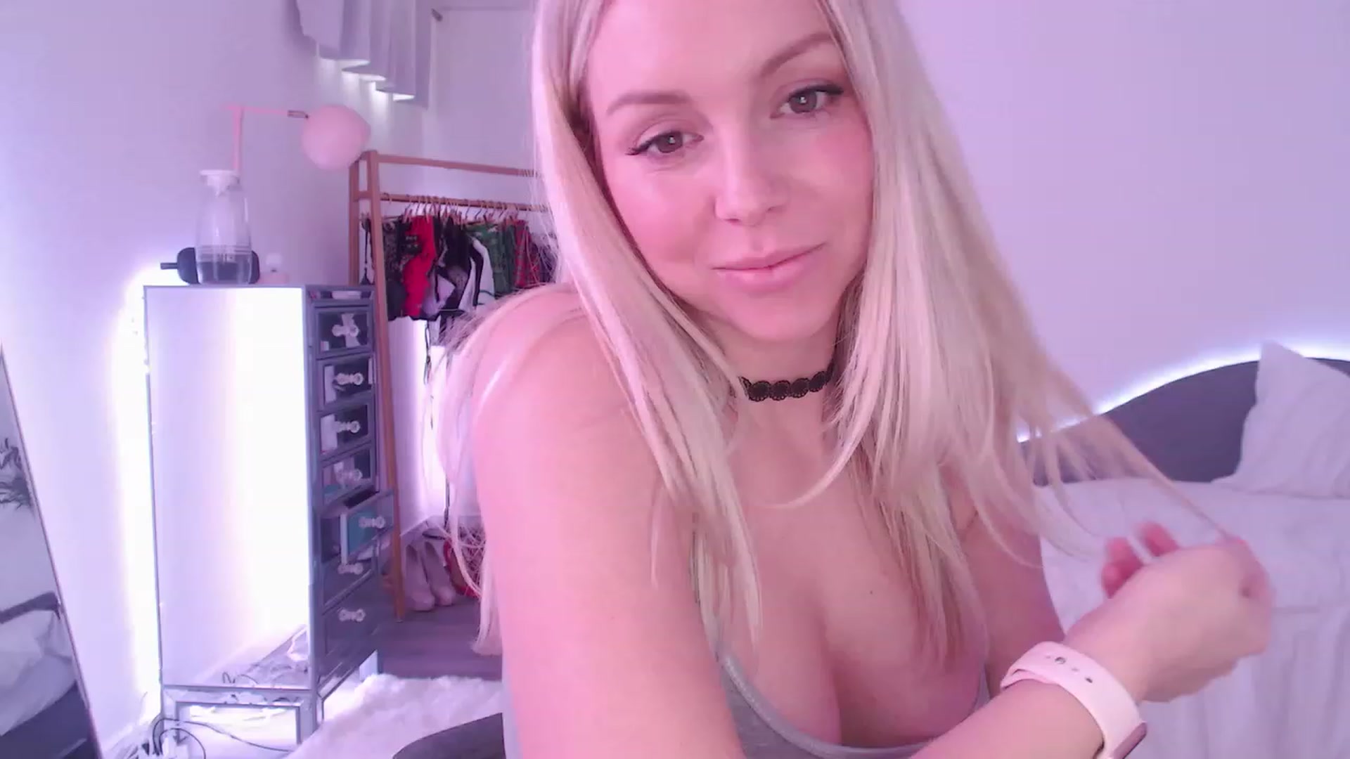 Gallery image thumbnail from JuicyJaimee's myfreecams stream on, 03/02/2023, 20:21 image 7 of 20