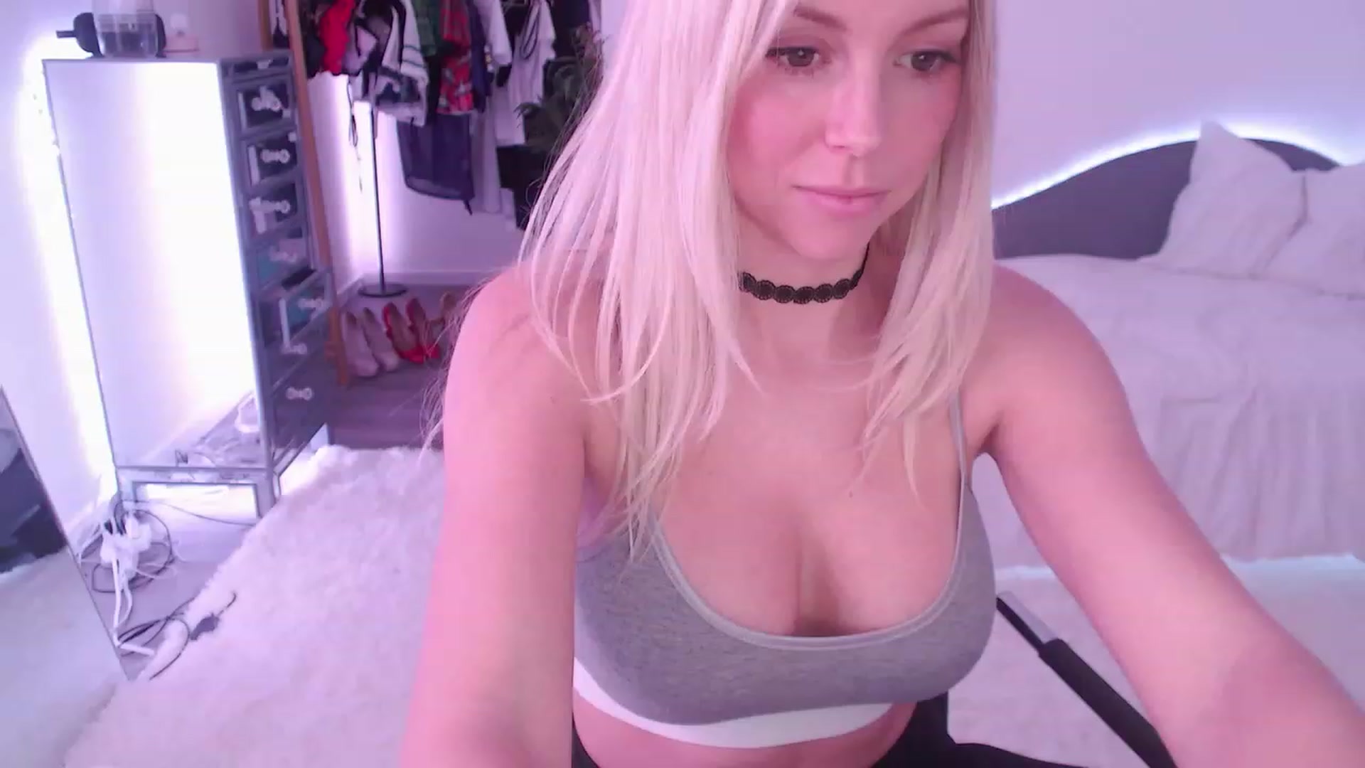 Gallery image thumbnail from JuicyJaimee's myfreecams stream on, 03/02/2023, 20:21 image 16 of 20