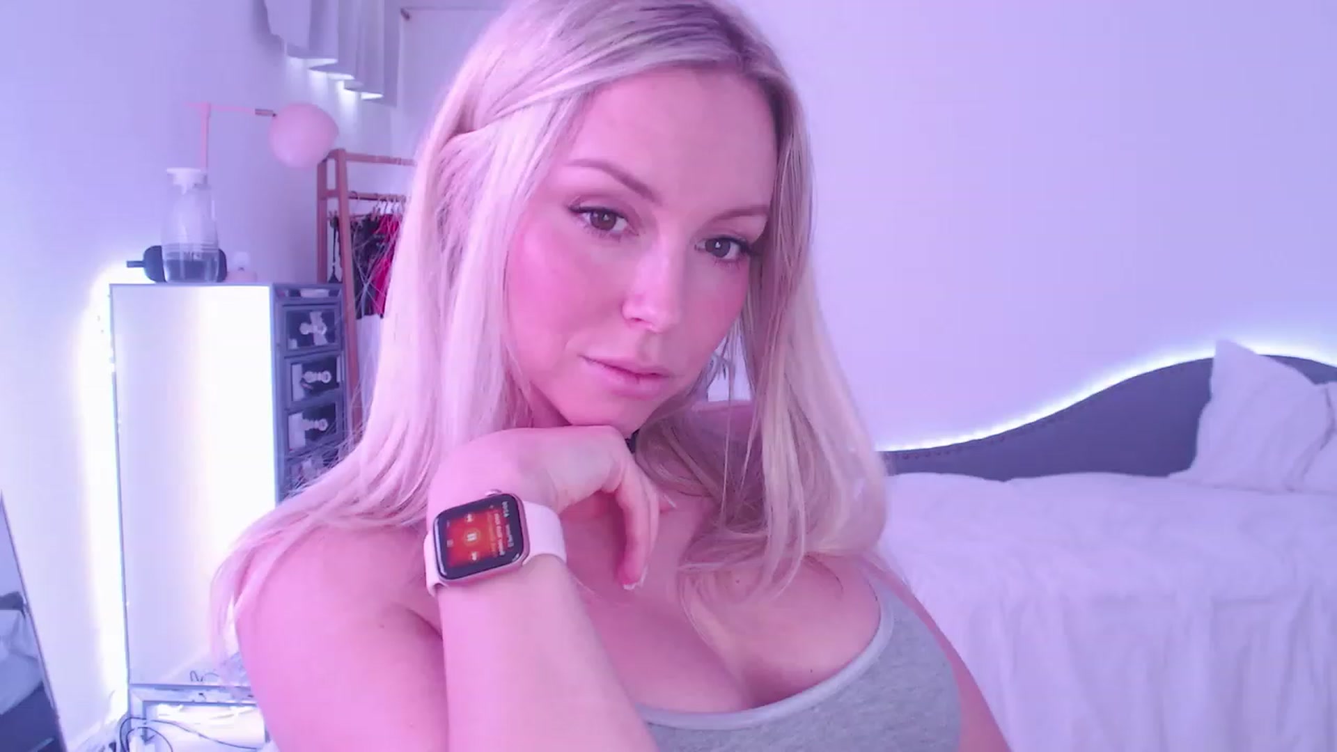 Gallery image thumbnail from JuicyJaimee's myfreecams stream on, 03/02/2023, 20:21 image 3 of 20