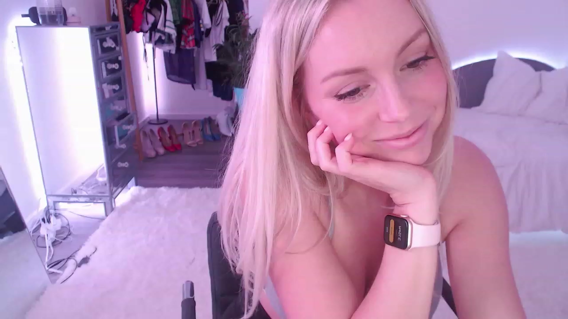 Gallery image thumbnail from JuicyJaimee's myfreecams stream on, 03/02/2023, 20:21 image 13 of 20
