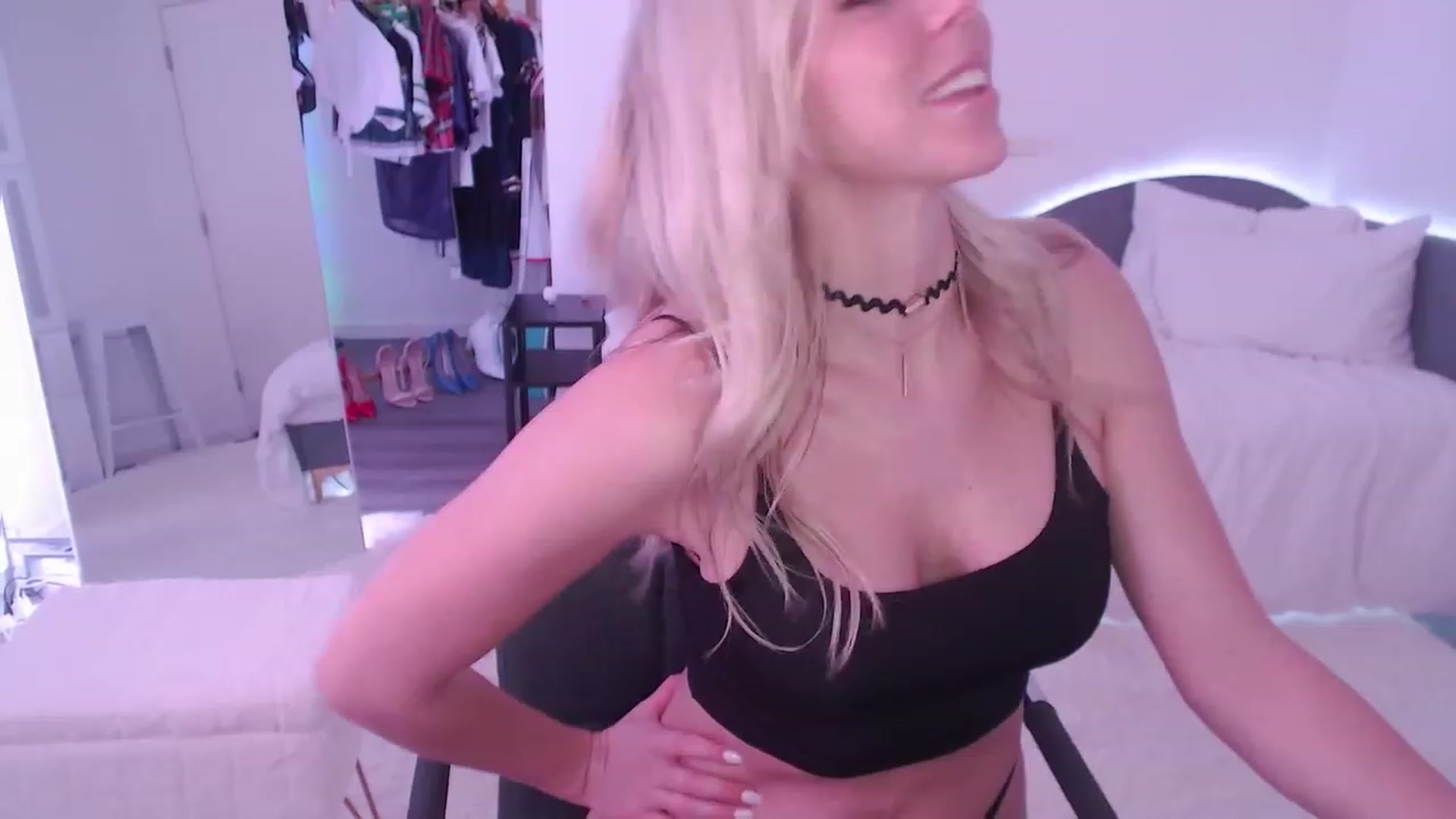 Gallery image thumbnail from JuicyJaimee's myfreecams stream on, 03/07/2023, 19:49 image 13 of 20