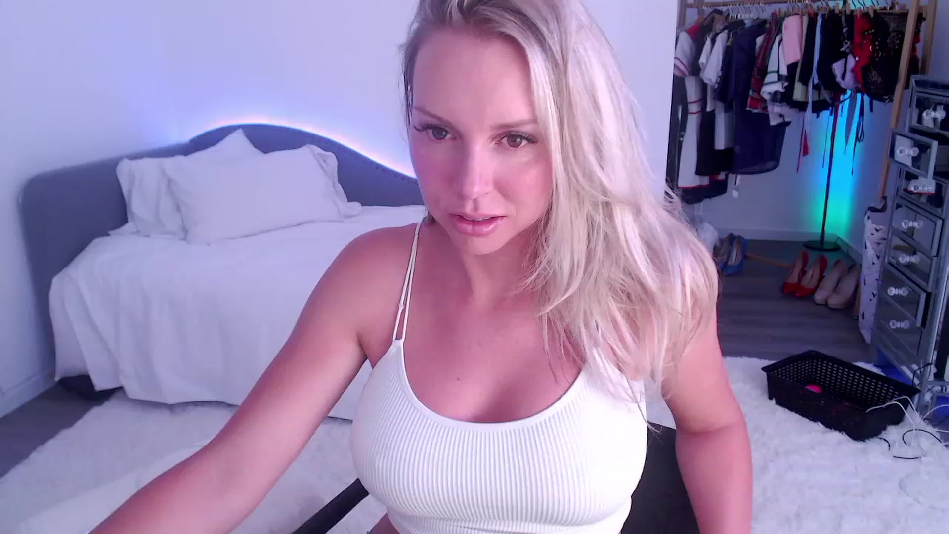 Gallery image thumbnail from JuicyJaimee's myfreecams stream on, 05/02/2023, 02:49 image 6 of 20