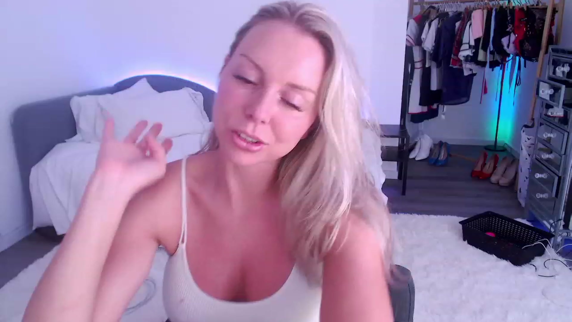 Gallery image thumbnail from JuicyJaimee's myfreecams stream on, 05/02/2023, 02:49 image 16 of 20