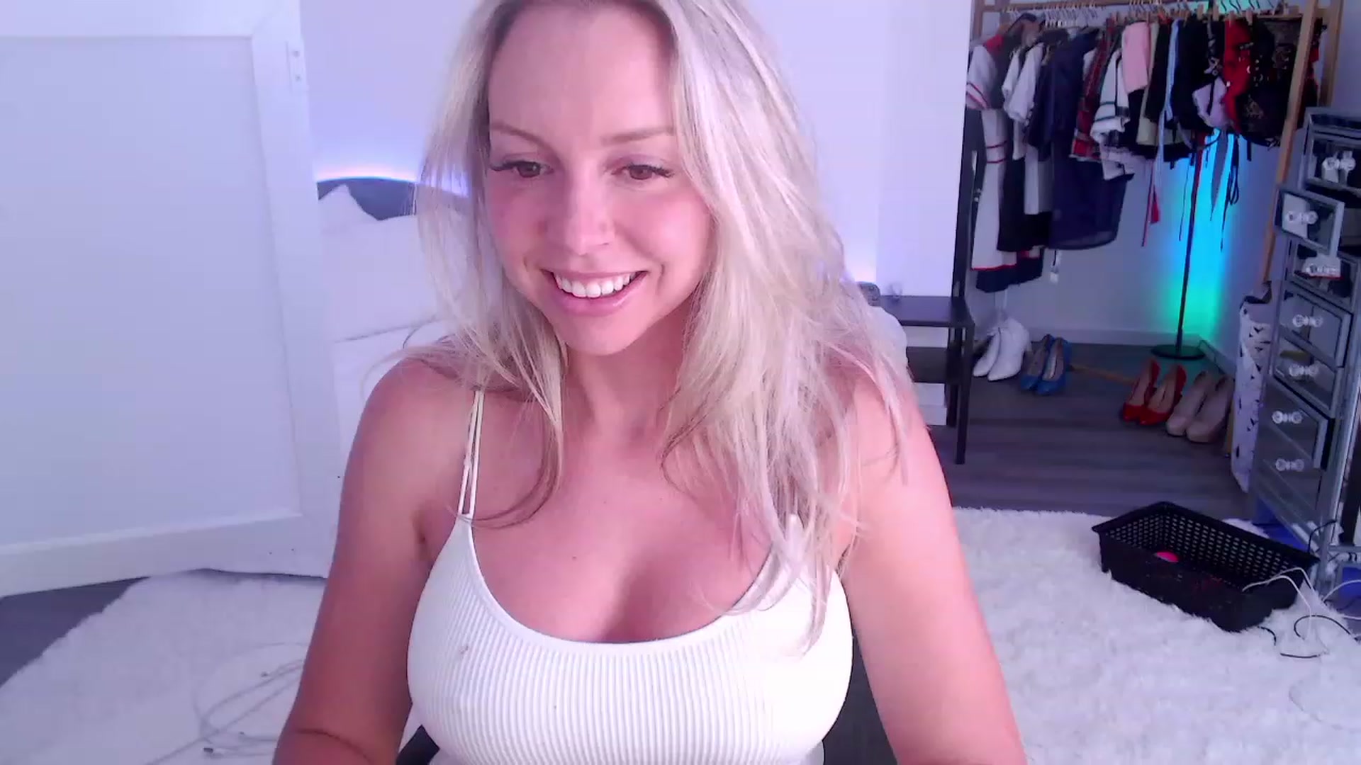 Gallery image thumbnail from JuicyJaimee's myfreecams stream on, 05/02/2023, 02:49 image 15 of 20