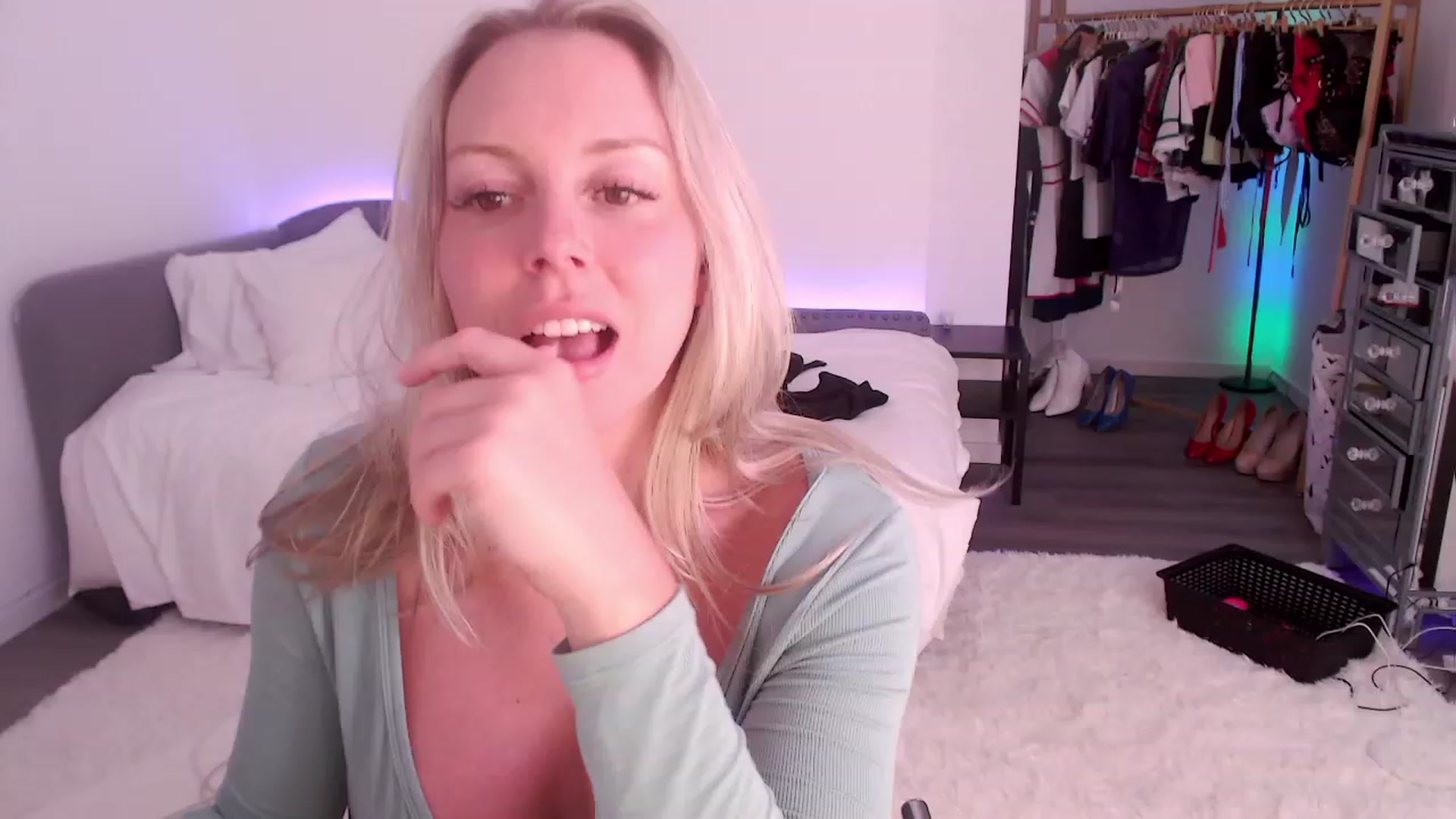 Gallery image thumbnail from JuicyJaimee's myfreecams stream on, 05/02/2023, 03:09 image 9 of 20