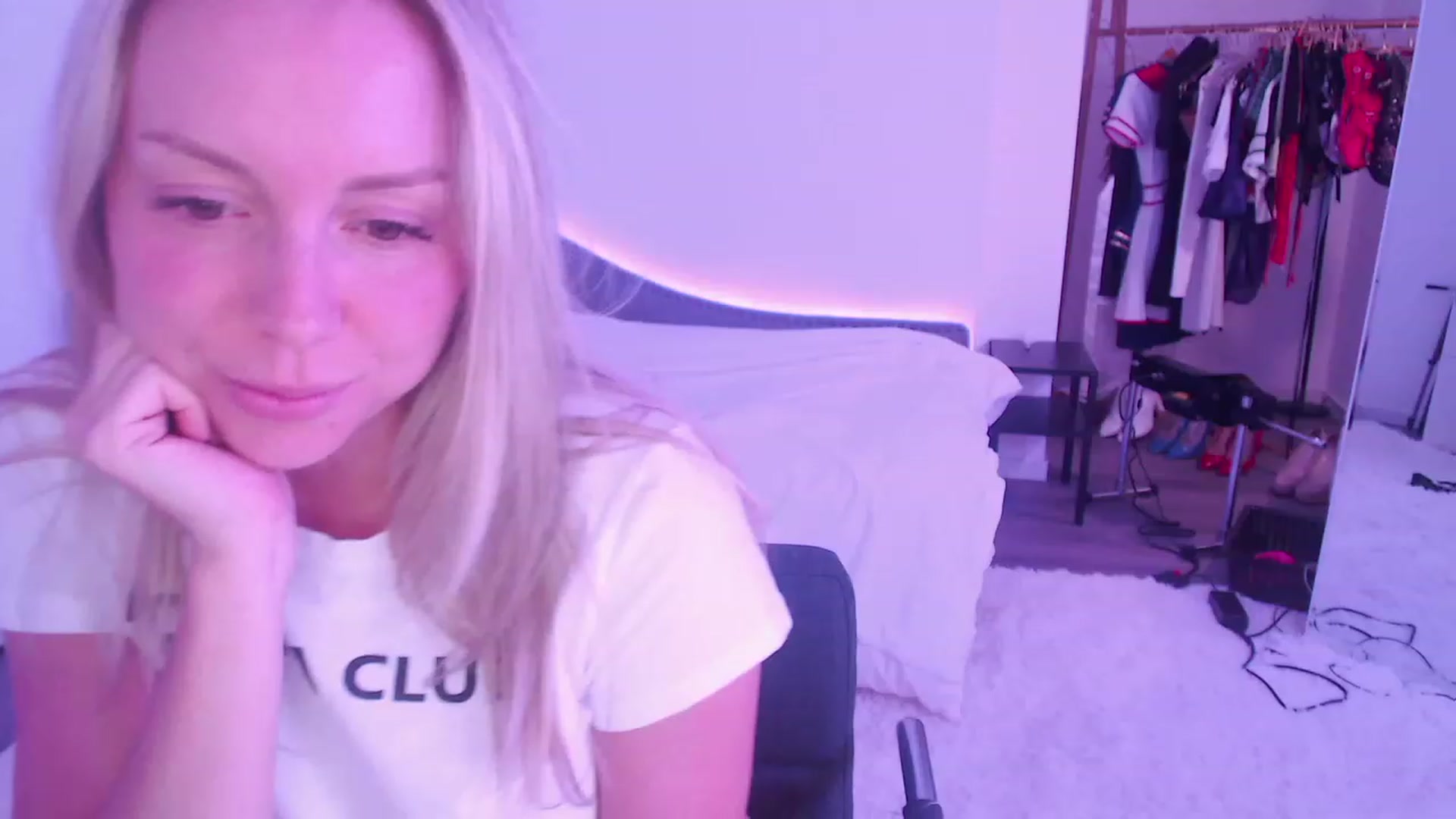 Gallery image thumbnail from JuicyJaimee's myfreecams stream on, 05/23/2023, 01:39 image 6 of 20