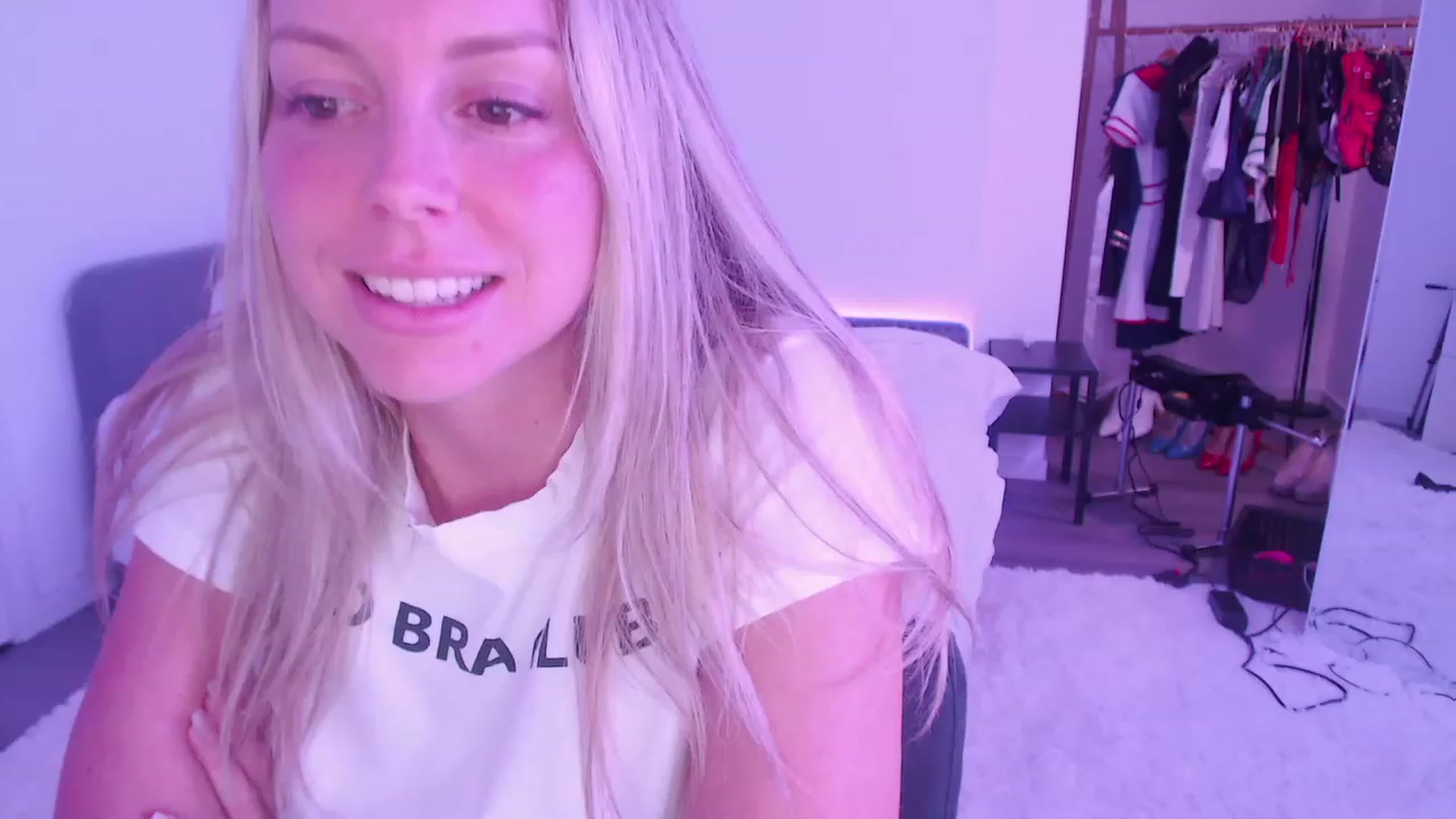 Gallery image thumbnail from JuicyJaimee's myfreecams stream on, 05/23/2023, 01:39 image 10 of 20