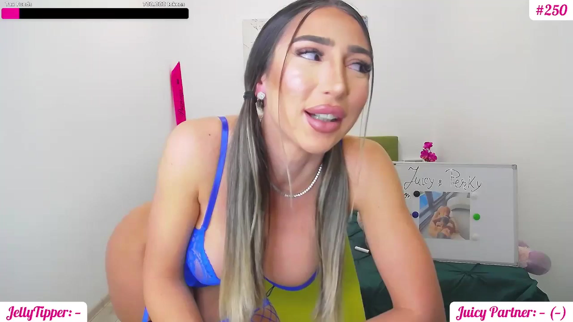 Gallery image thumbnail from JuicyJelly's myfreecams stream on, 03/25/2025, 16:11 image 2 of 20