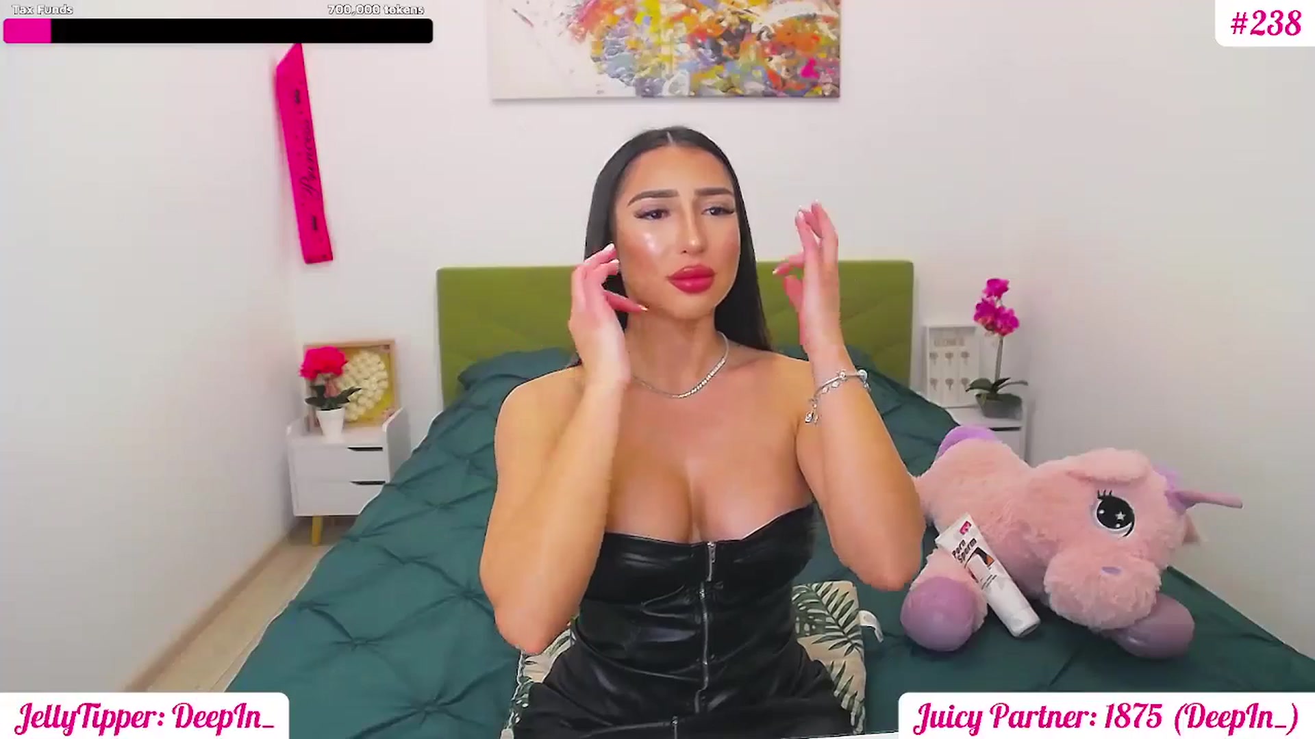Gallery image thumbnail from JuicyJelly's myfreecams stream on, 03/27/2025, 17:55 image 16 of 20