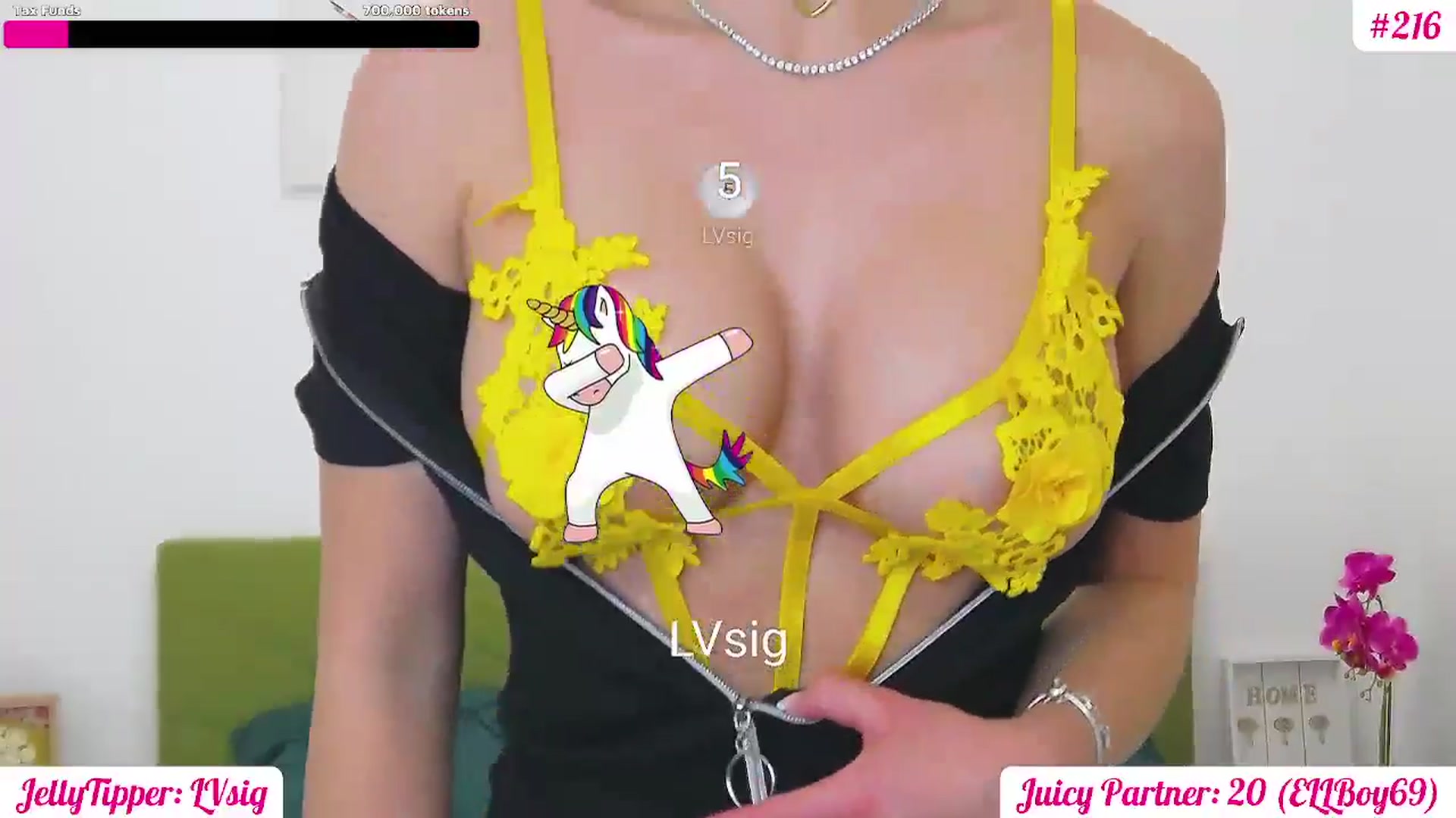 Gallery image thumbnail from JuicyJelly's myfreecams stream on, 03/31/2025, 17:52 image 13 of 20