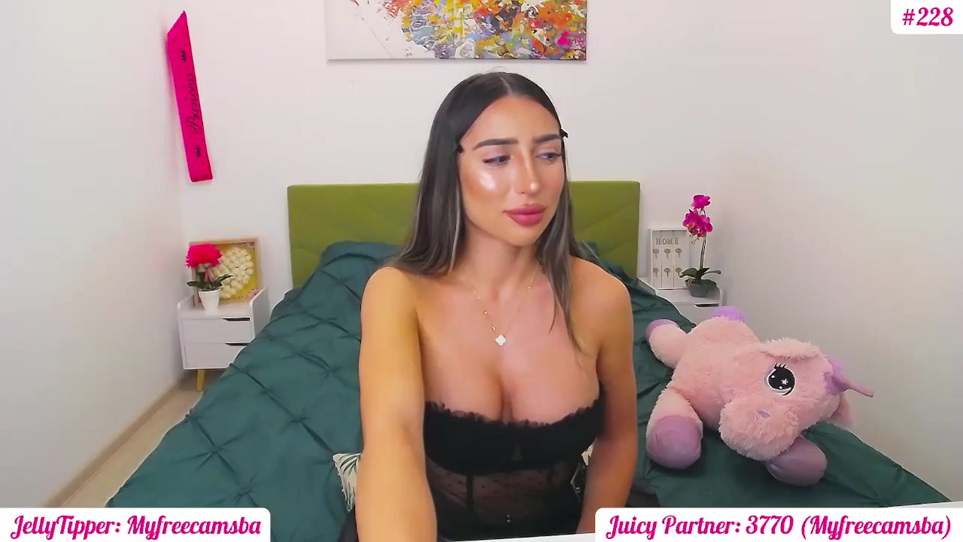 Gallery image thumbnail from JuicyJelly's myfreecams stream on, 04/17/2025, 19:14 image 18 of 20