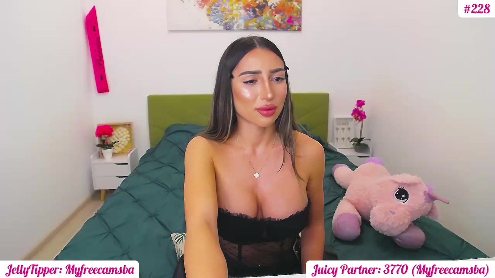 Gallery image thumbnail from JuicyJelly's myfreecams stream on, 04/17/2025, 19:14 image 14 of 20